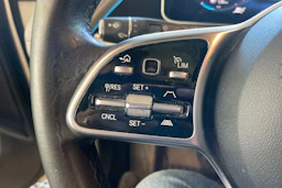 valkoinen Mercedes-Benz EQC 2020 kuva 8.