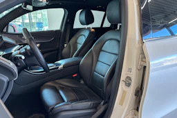 valkoinen Mercedes-Benz EQC 2020 kuva 17.