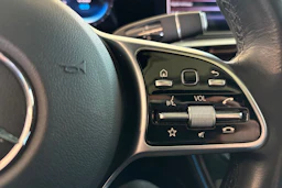 valkoinen Mercedes-Benz EQC 2020 kuva 22.