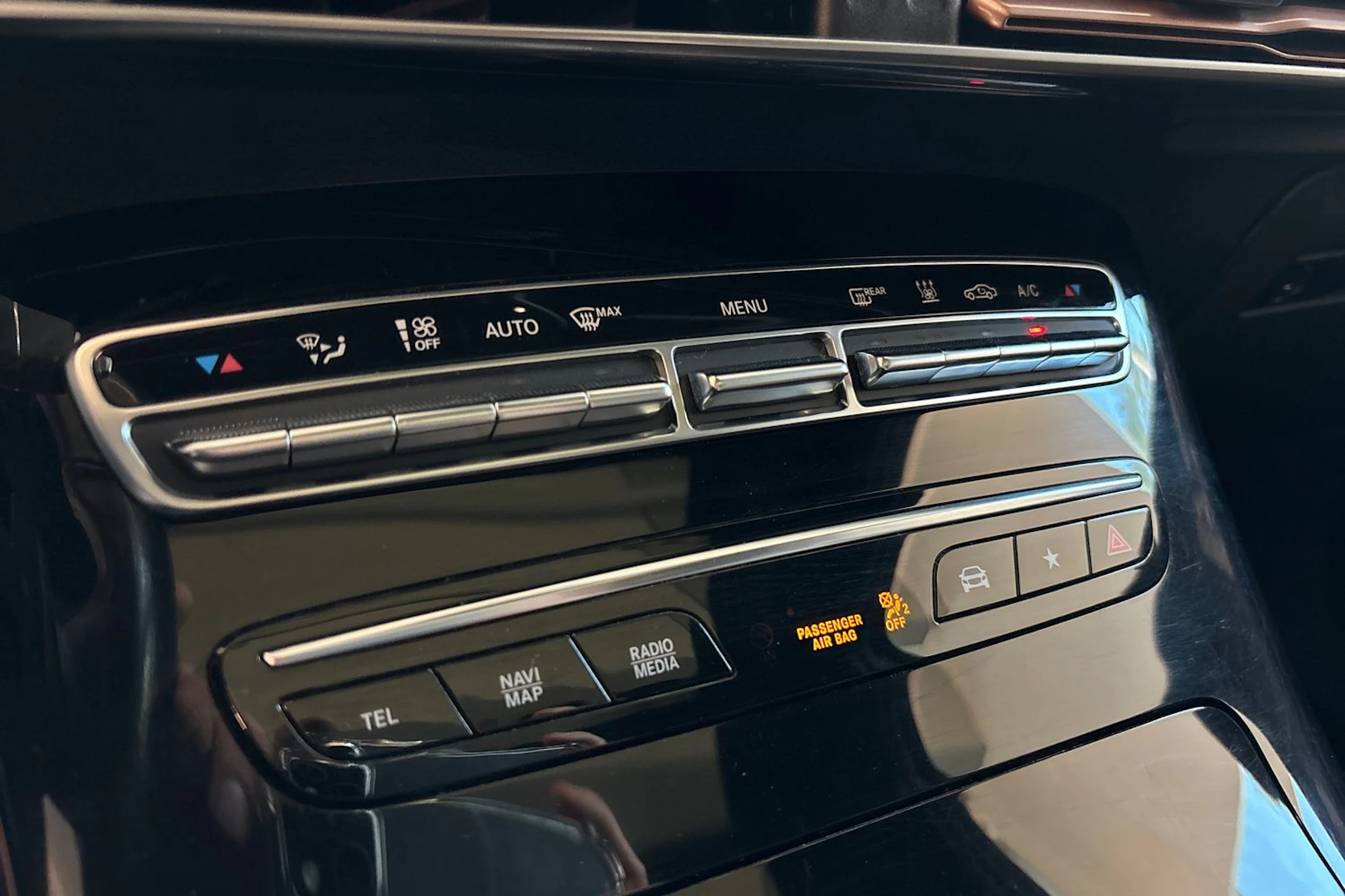 valkoinen Mercedes-Benz EQC 2020 kuva 27.