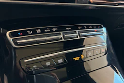 valkoinen Mercedes-Benz EQC 2020 kuva 27.