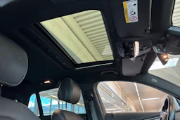 valkoinen Mercedes-Benz EQC 2020 kuva 28.