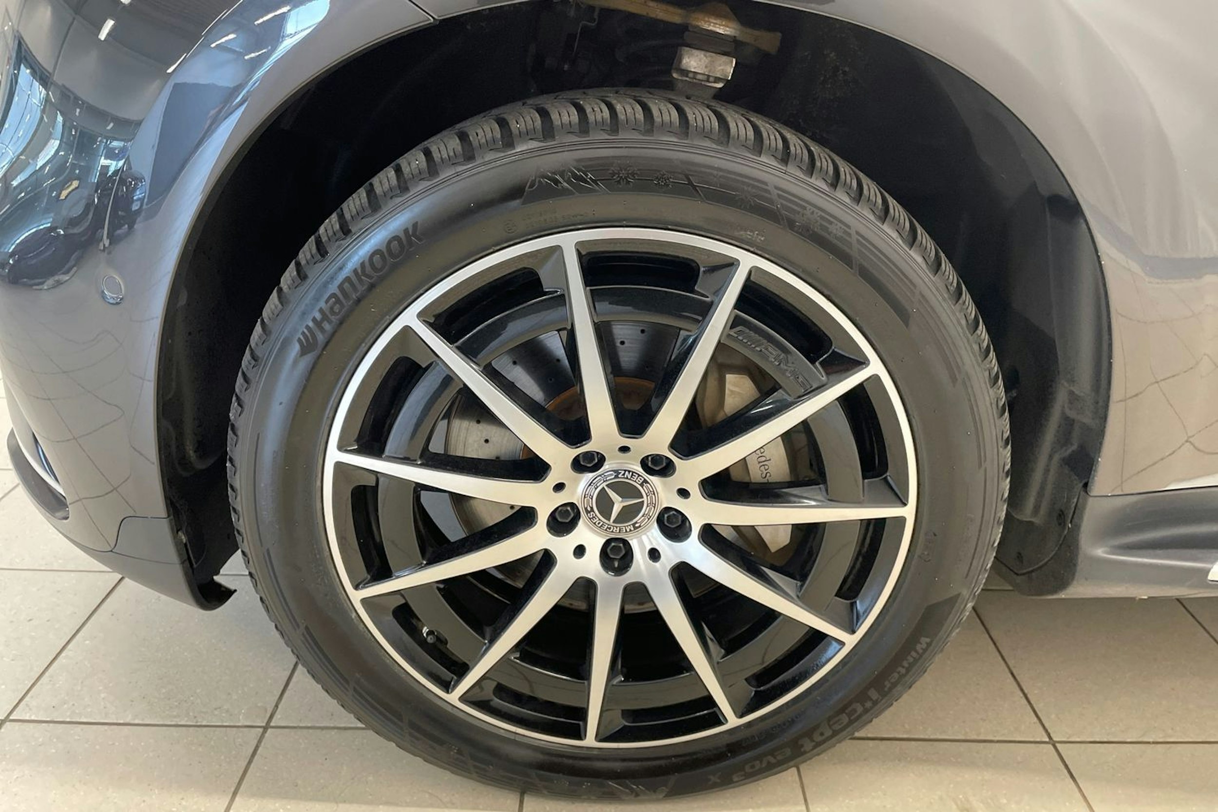 Harmaa Mercedes-Benz EQC 2020 kuva 9.