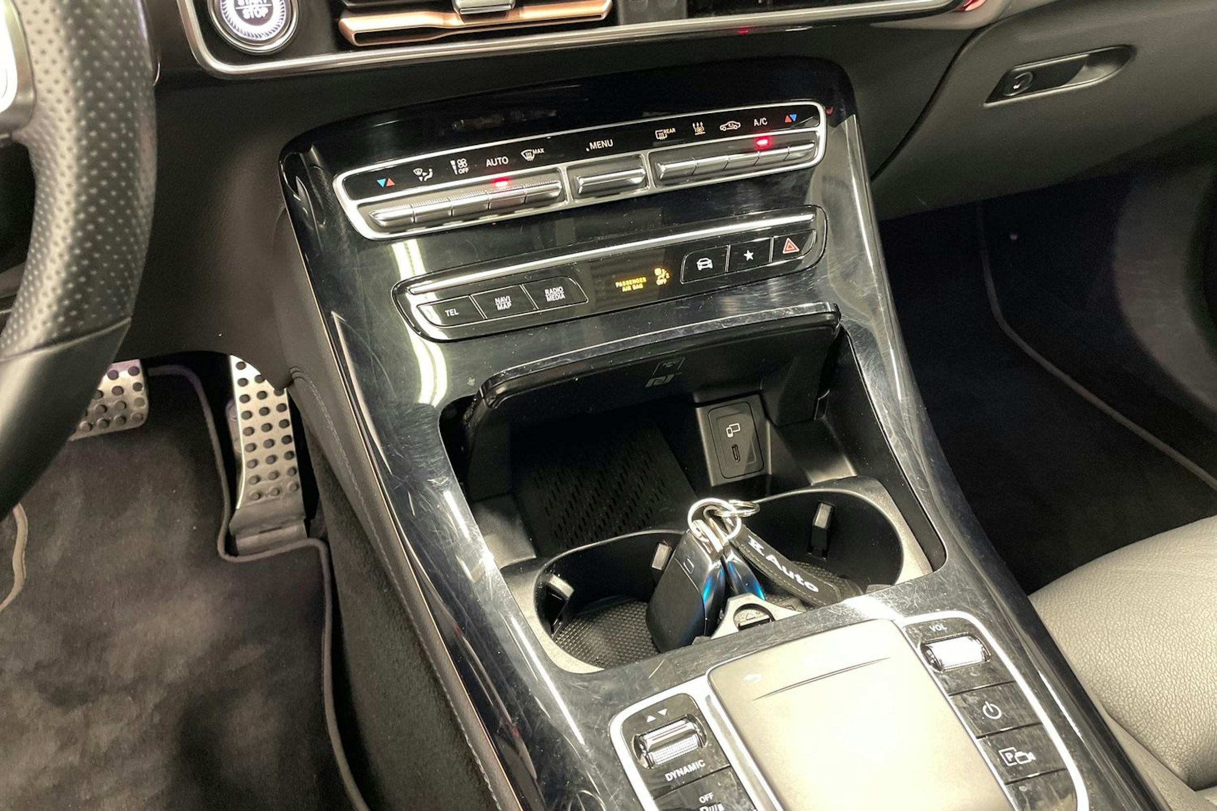 Harmaa Mercedes-Benz EQC 2020 kuva 14.