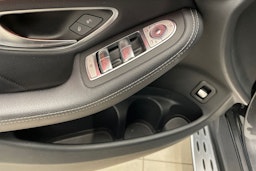 Harmaa Mercedes-Benz EQC 2020 kuva 16.