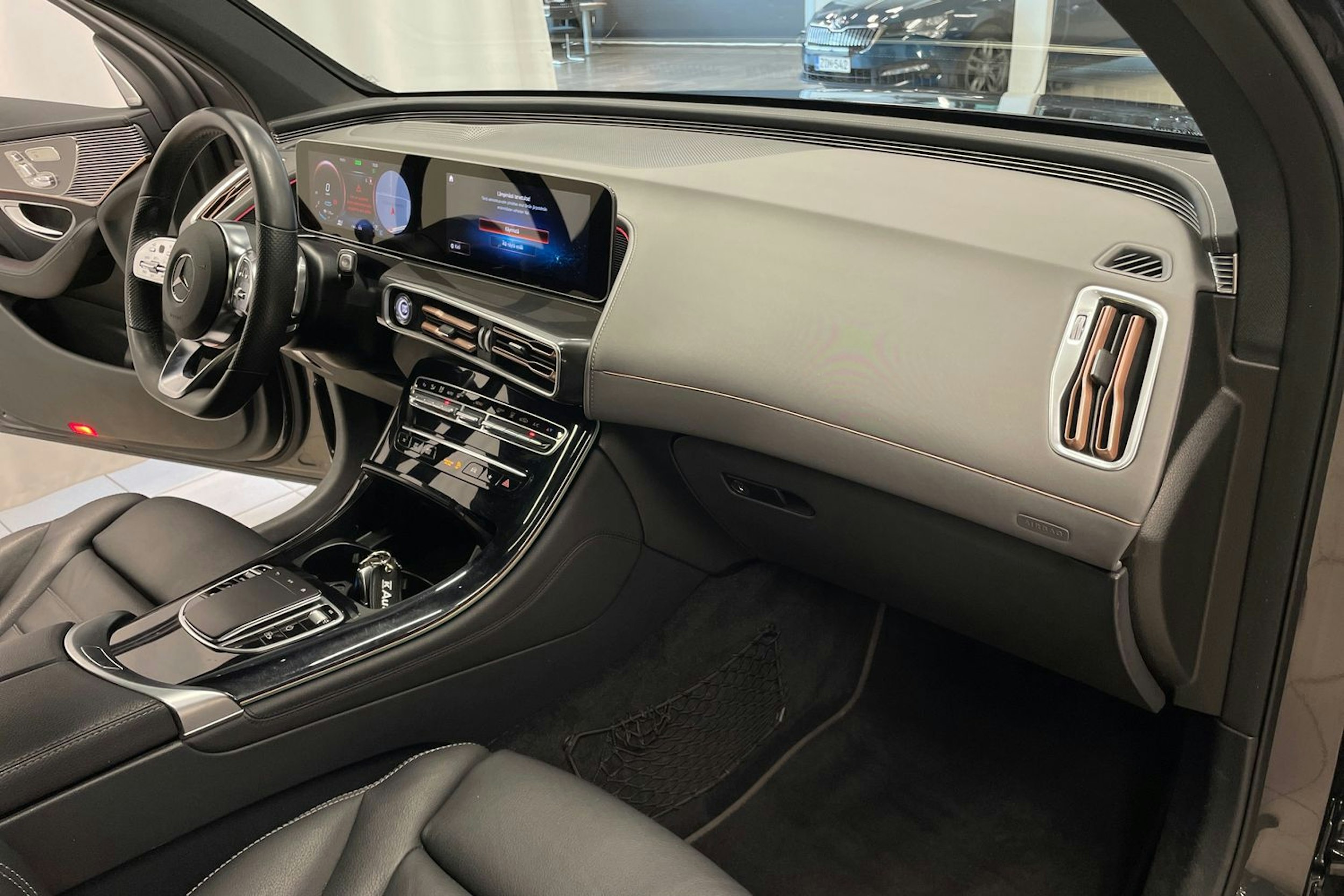 Harmaa Mercedes-Benz EQC 2020 kuva 23.