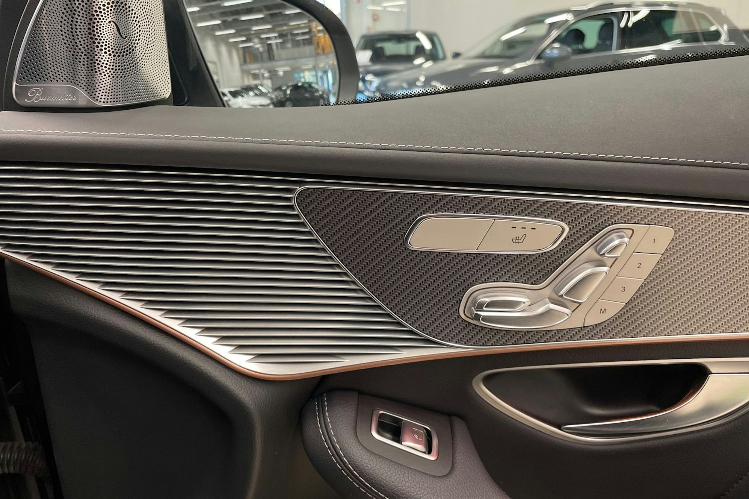 Harmaa Mercedes-Benz EQC 2020 kuva 25.