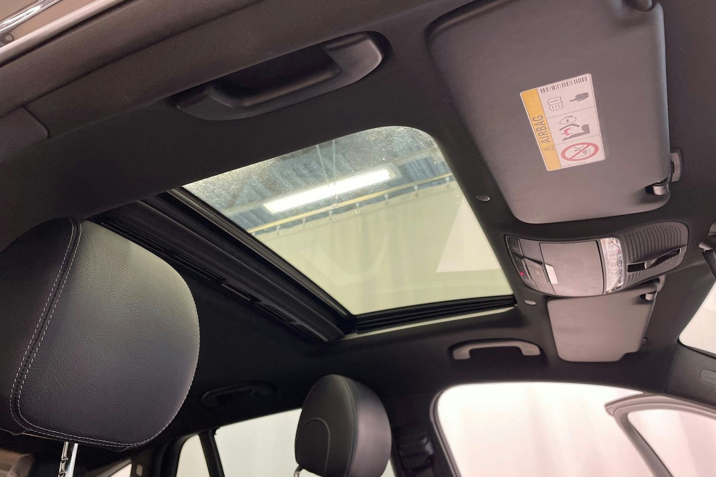 Harmaa Mercedes-Benz EQC 2020 kuva 26.