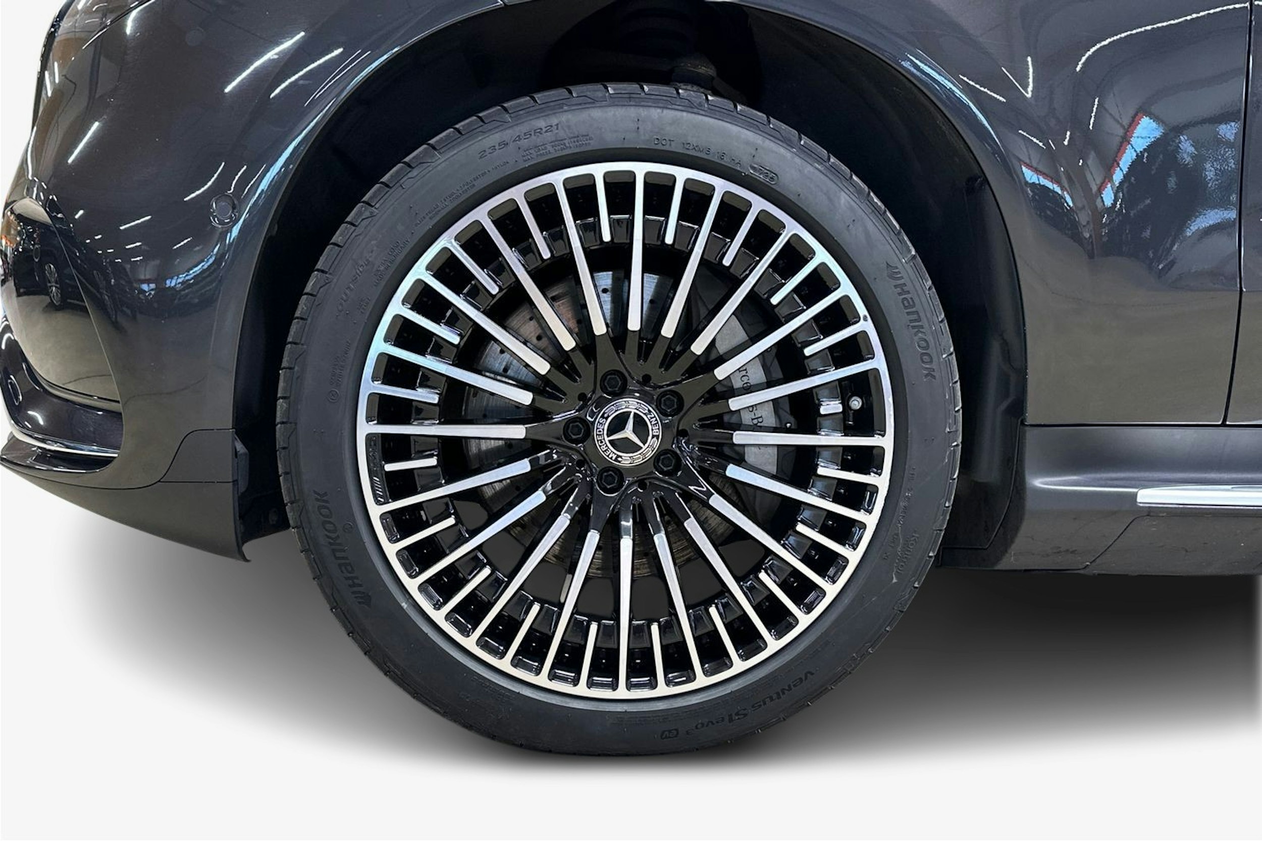 harmaa Mercedes-Benz EQC 2020 kuva 11.