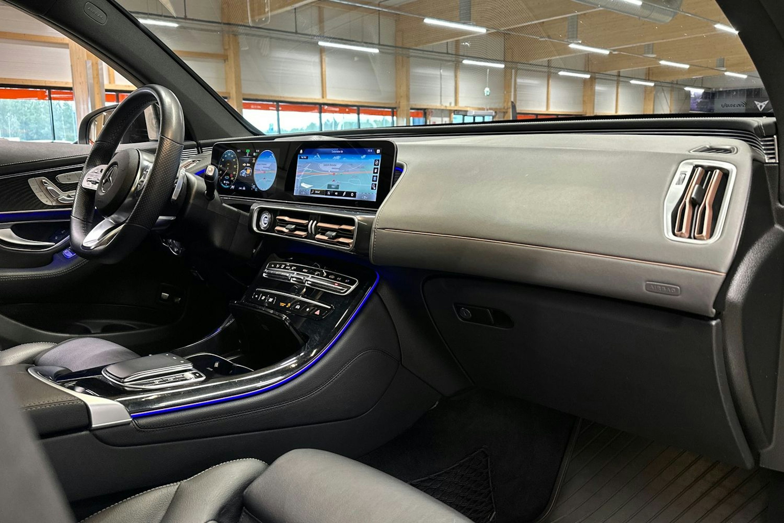 harmaa Mercedes-Benz EQC 2020 kuva 13.