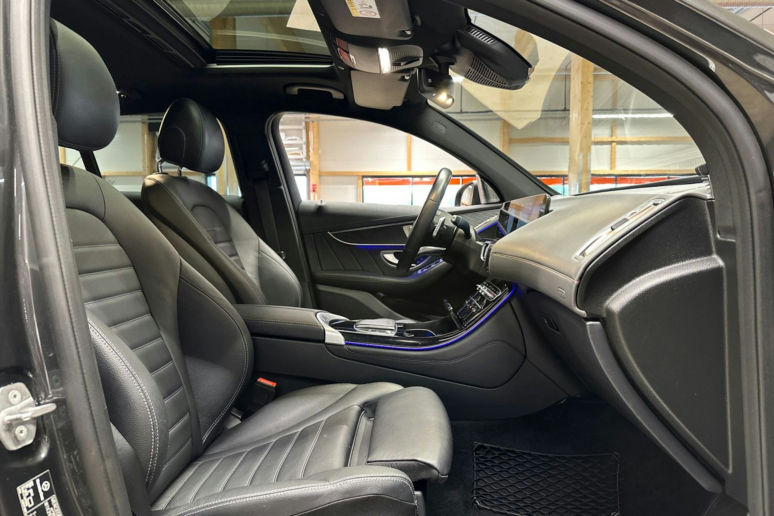 harmaa Mercedes-Benz EQC 2020 kuva 14.