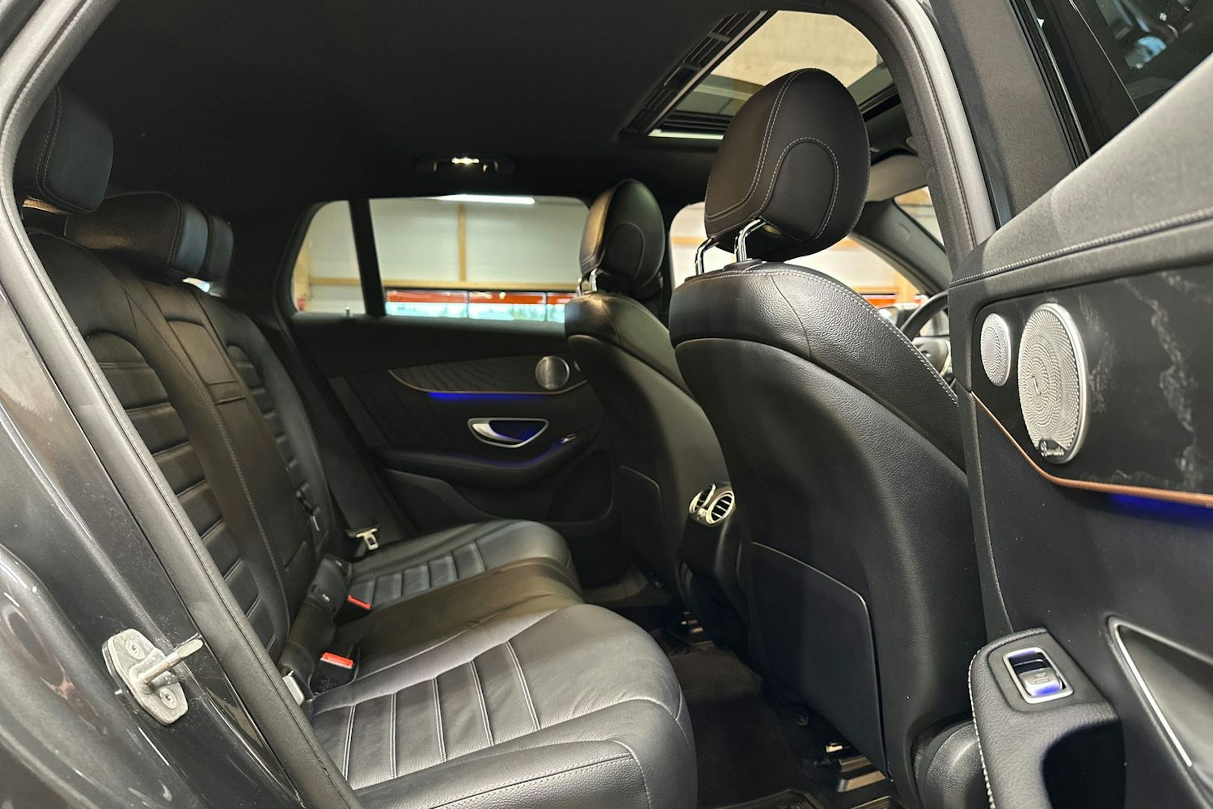 harmaa Mercedes-Benz EQC 2020 kuva 15.