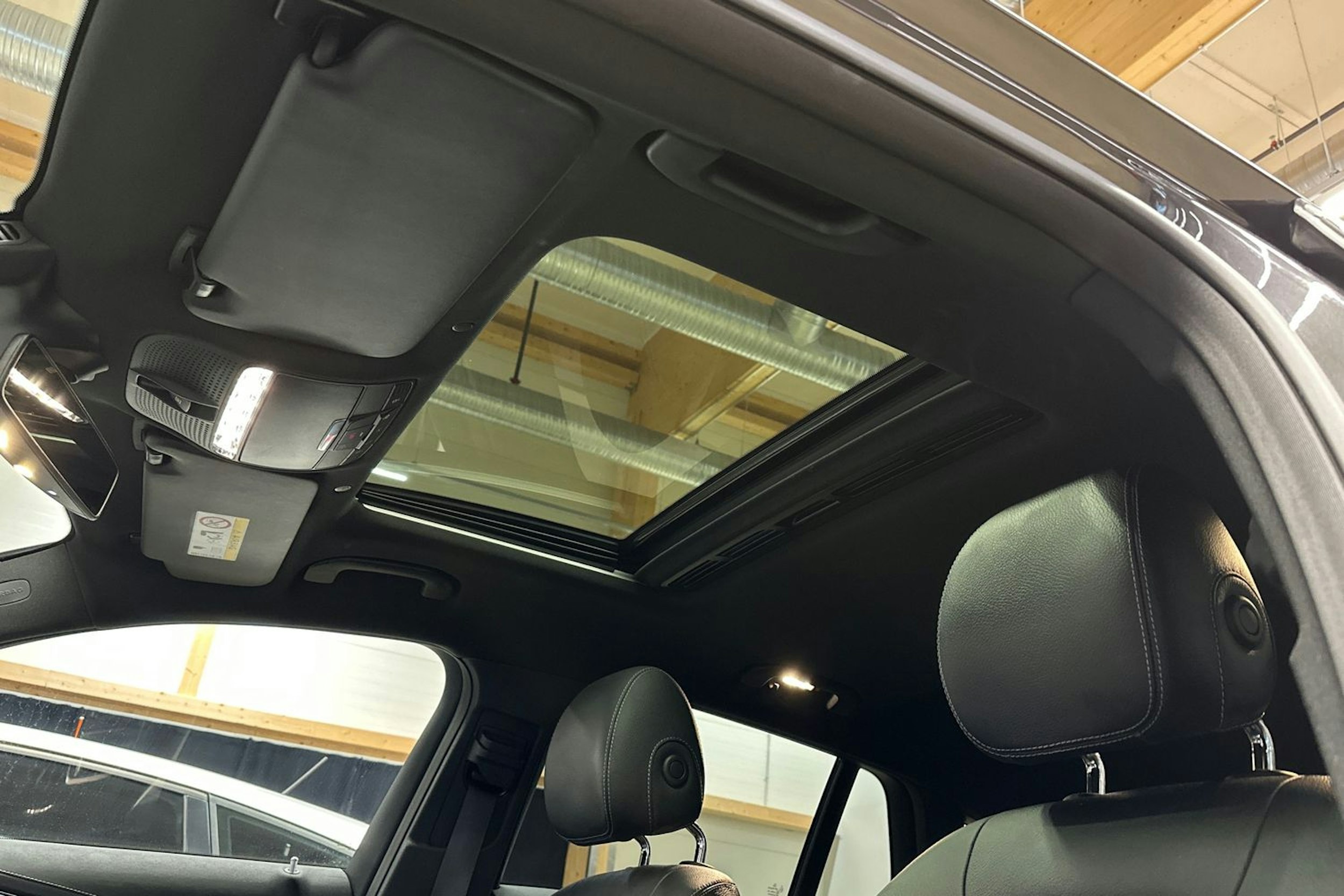 harmaa Mercedes-Benz EQC 2020 kuva 17.