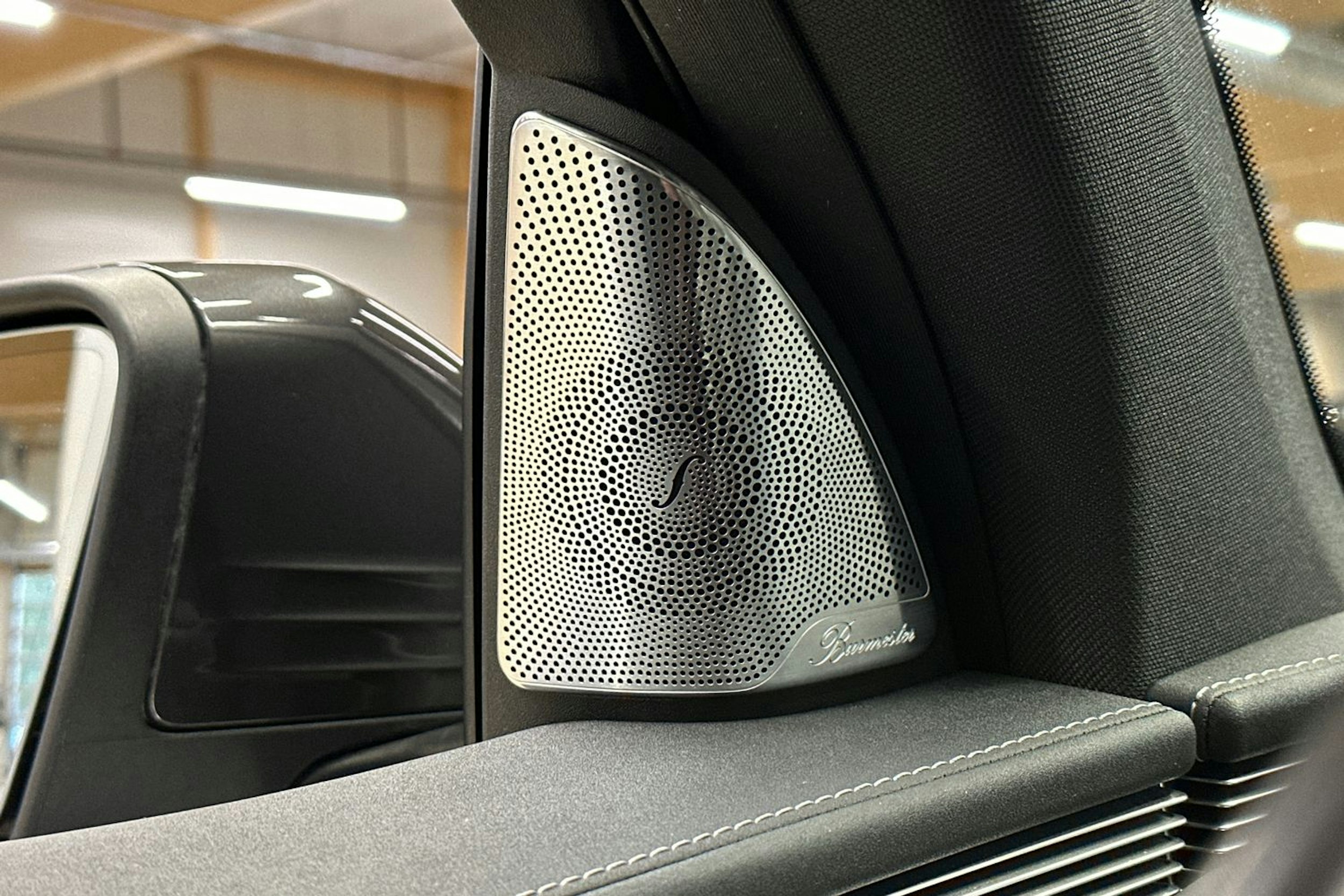 harmaa Mercedes-Benz EQC 2020 kuva 18.