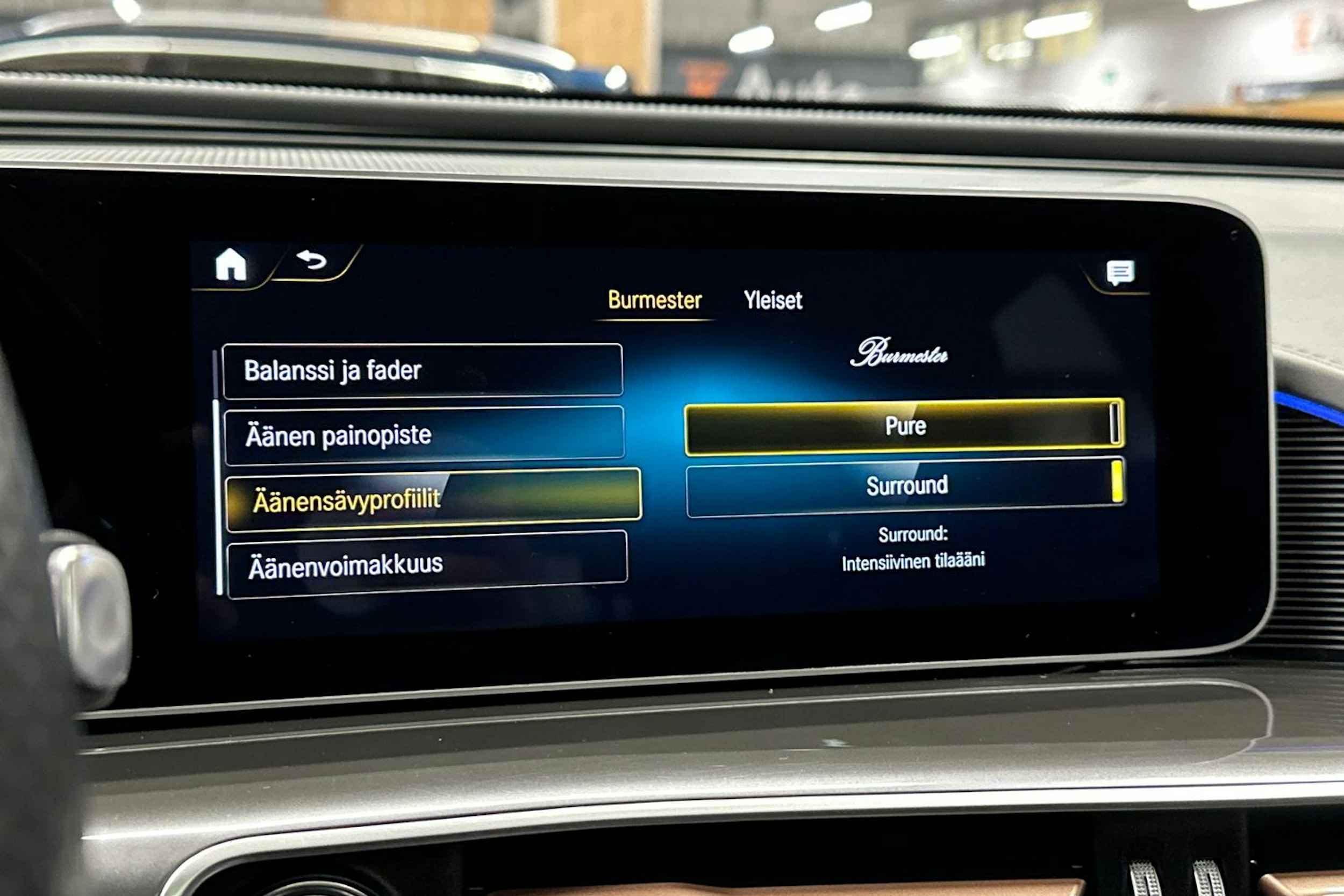 harmaa Mercedes-Benz EQC 2020 kuva 20.