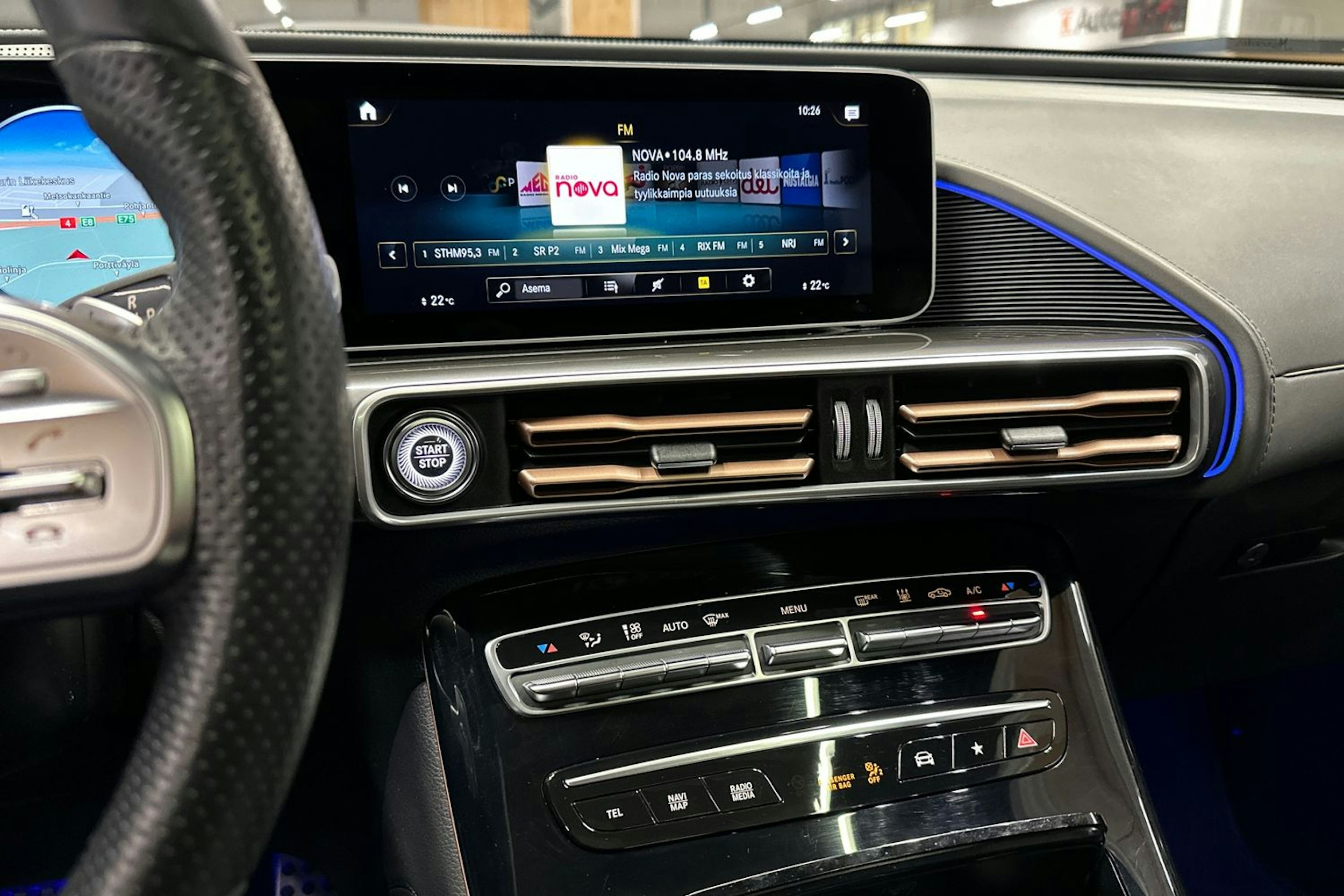 harmaa Mercedes-Benz EQC 2020 kuva 25.
