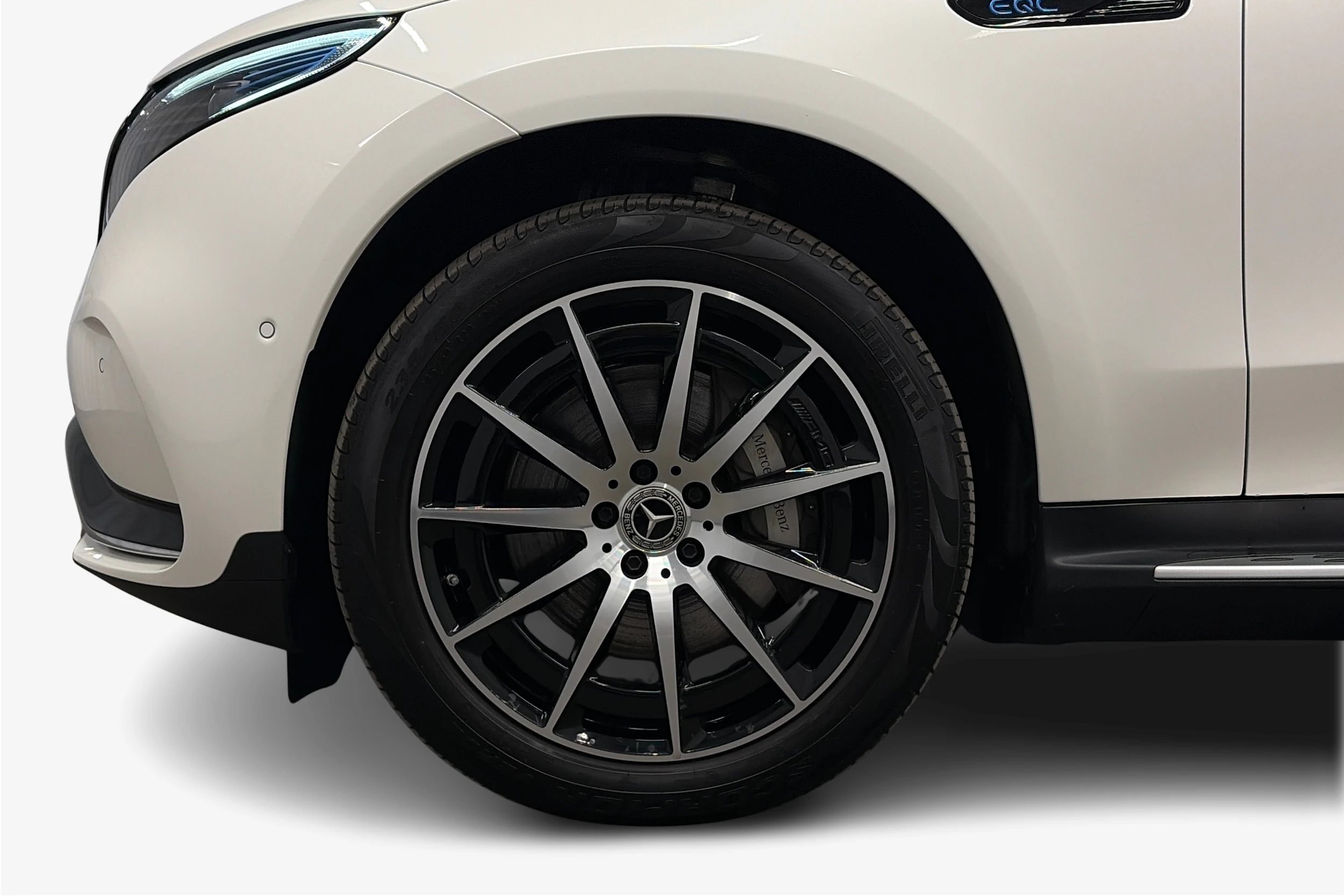 valkoinen Mercedes-Benz EQC 2021 kuva 9.