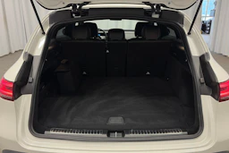 valkoinen Mercedes-Benz EQC 2021 kuva 11.