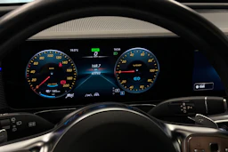 valkoinen Mercedes-Benz EQC 2021 kuva 18.