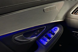 valkoinen Mercedes-Benz EQC 2021 kuva 19.
