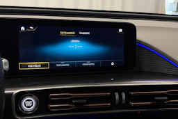 valkoinen Mercedes-Benz EQC 2021 kuva 26.