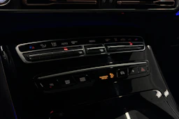 valkoinen Mercedes-Benz EQC 2021 kuva 27.