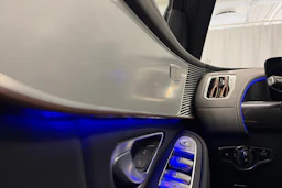 valkoinen Mercedes-Benz EQC 2021 kuva 31.
