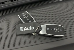 valkoinen Mercedes-Benz EQC 2021 kuva 32.