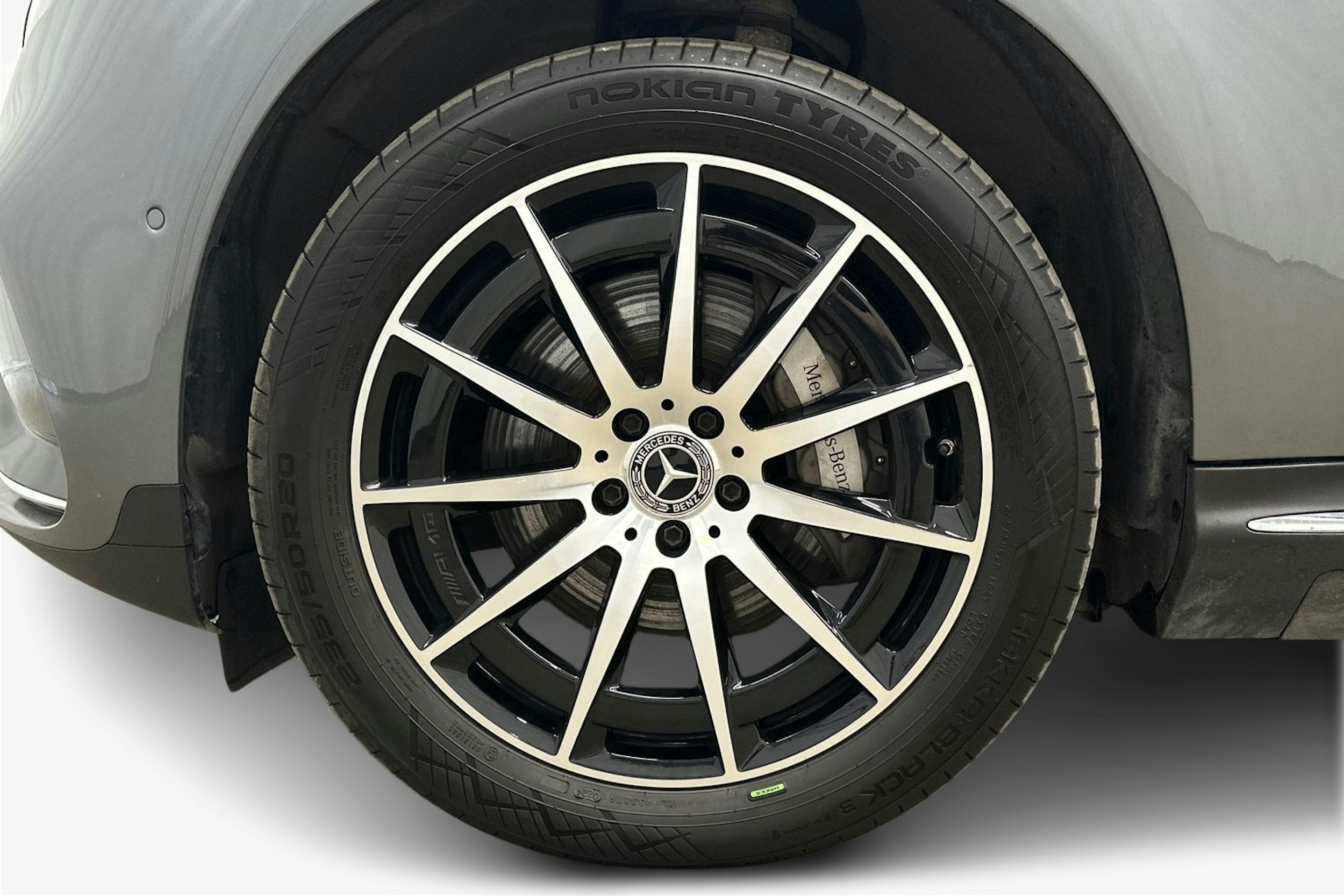 harmaa Mercedes-Benz EQC 2021 kuva 9.
