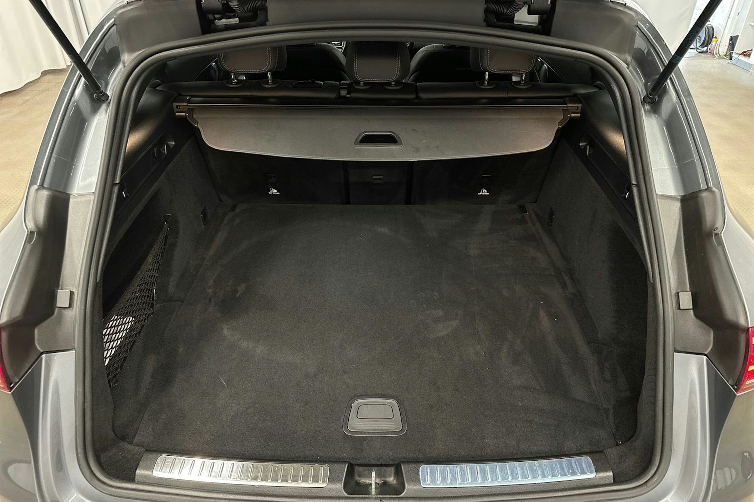 harmaa Mercedes-Benz EQC 2021 kuva 11.