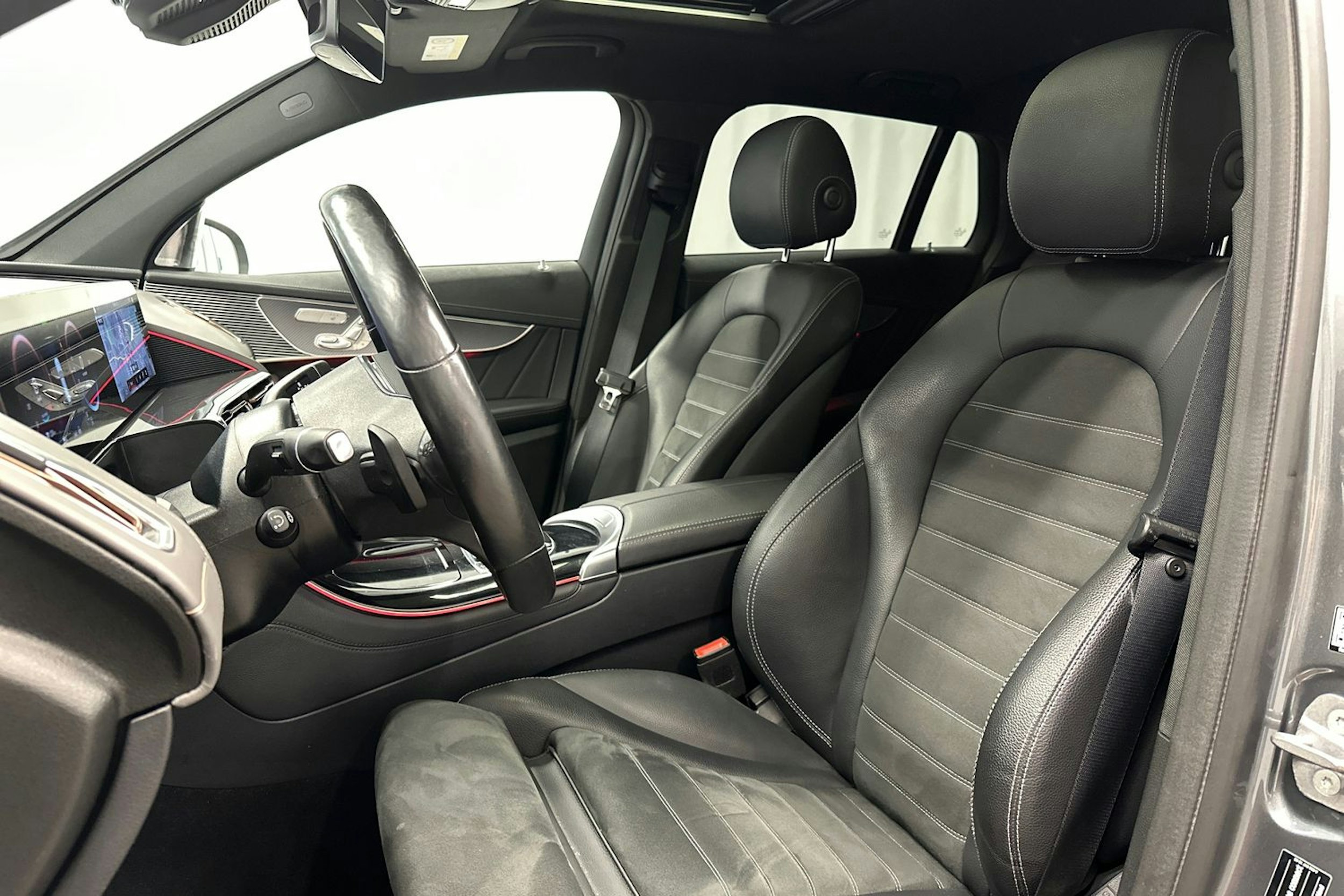 harmaa Mercedes-Benz EQC 2021 kuva 16.