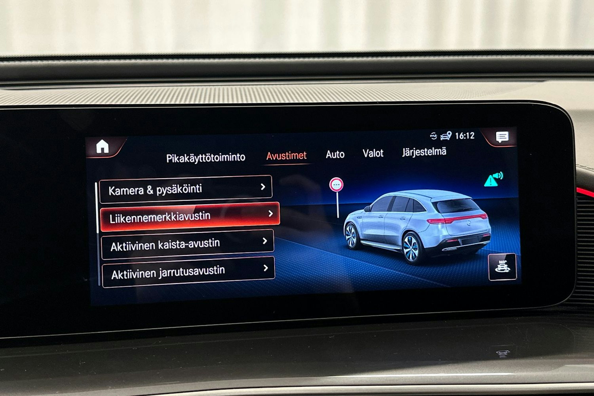 harmaa Mercedes-Benz EQC 2021 kuva 27.