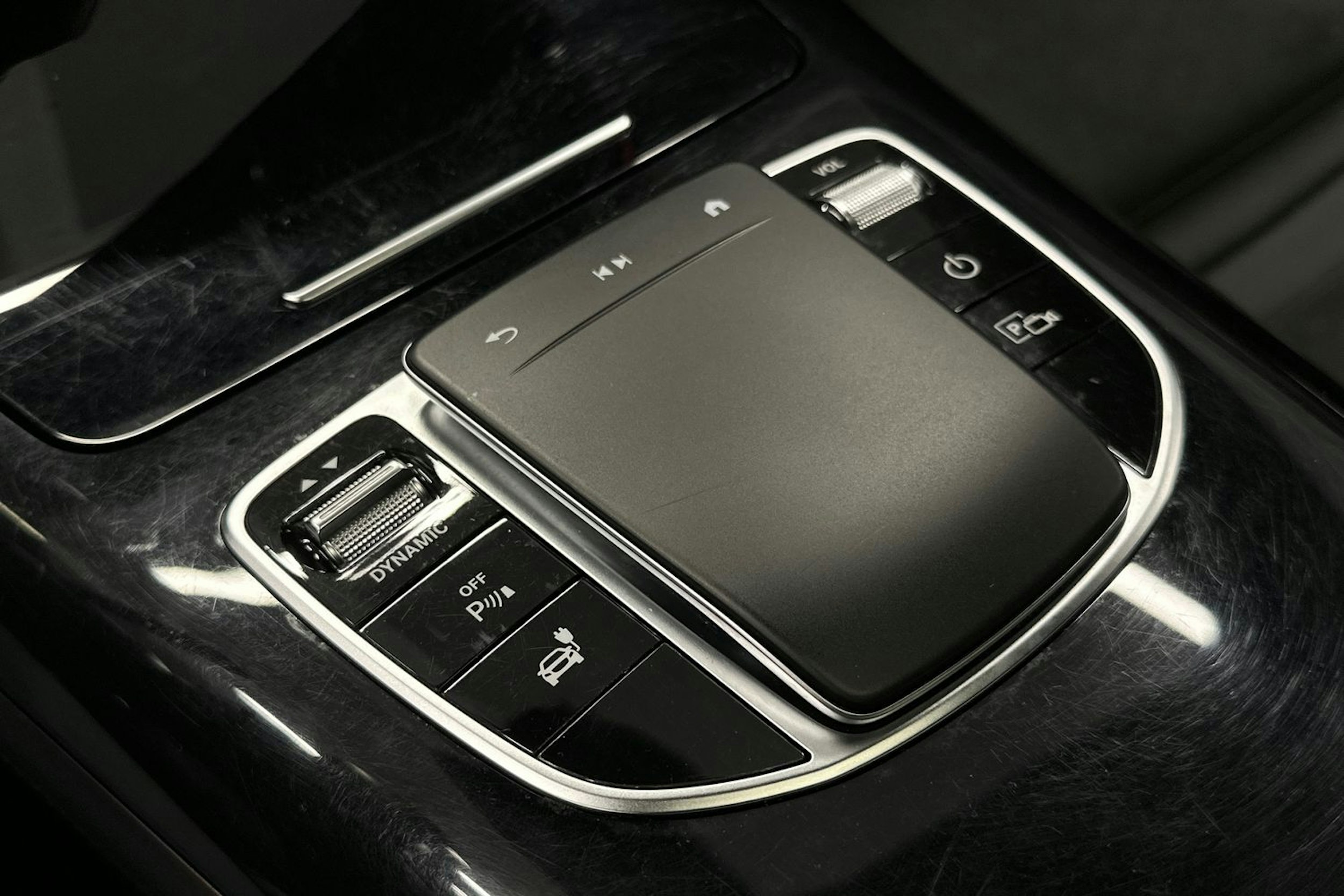 harmaa Mercedes-Benz EQC 2021 kuva 32.