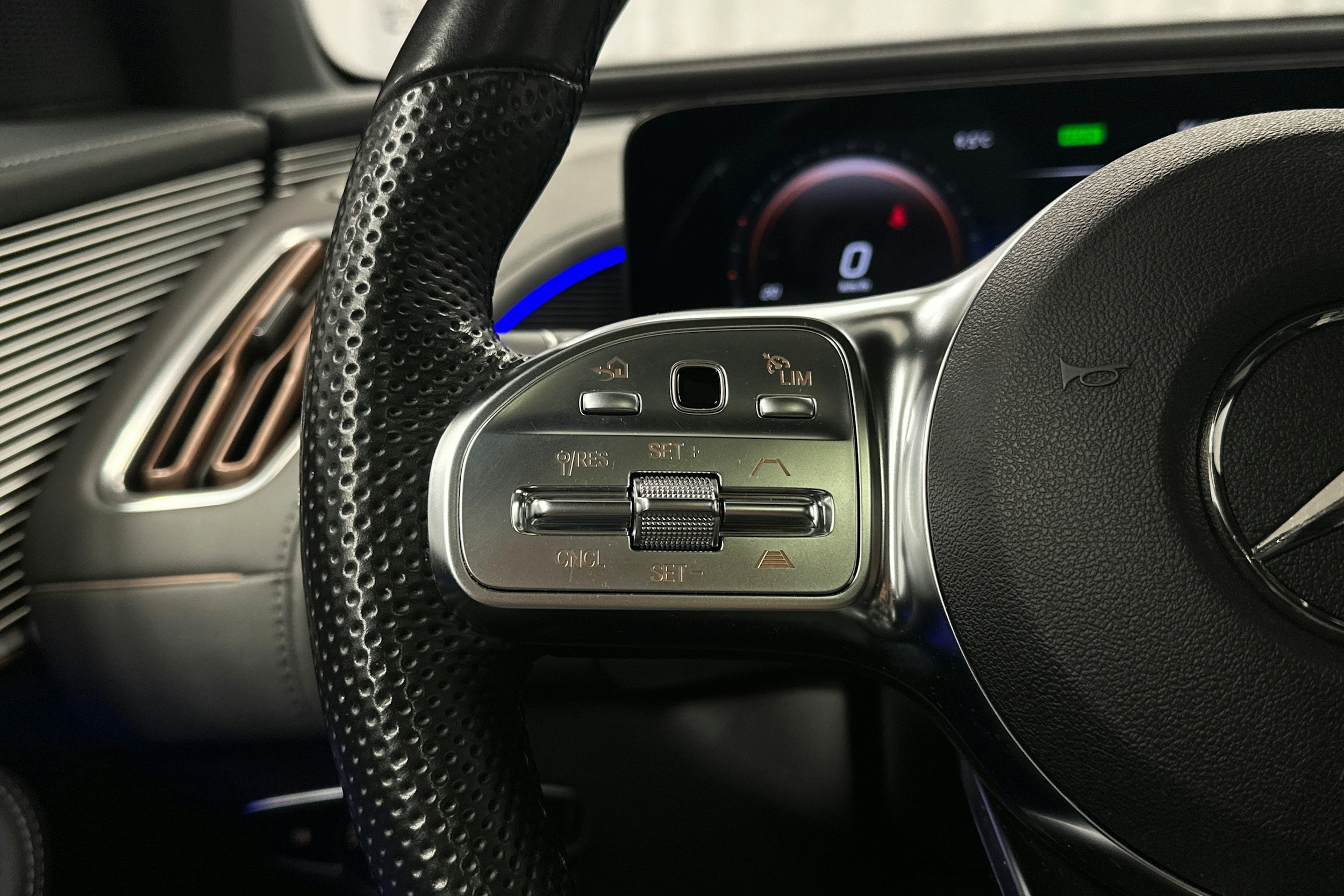 met. sininen Mercedes-Benz EQC 2021 kuva 14.