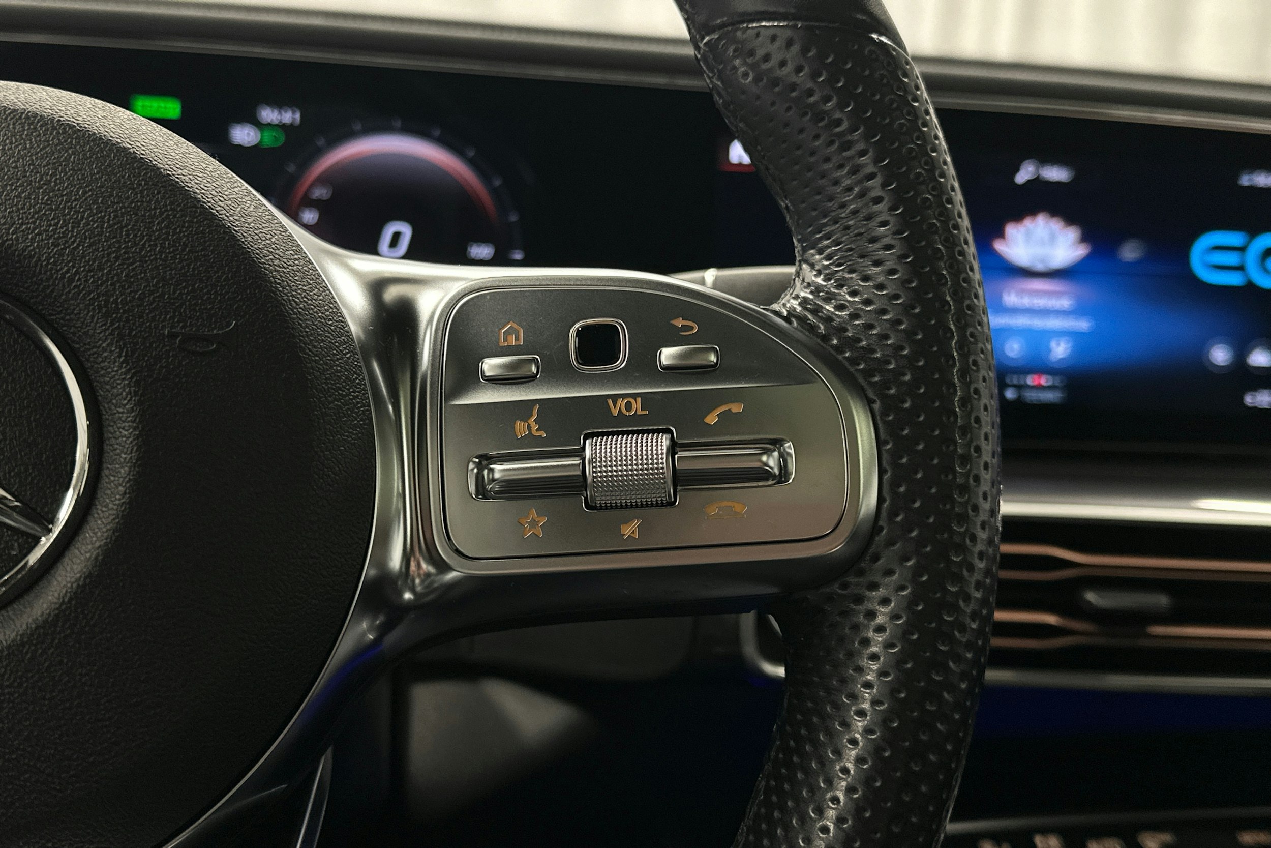 met. sininen Mercedes-Benz EQC 2021 kuva 15.