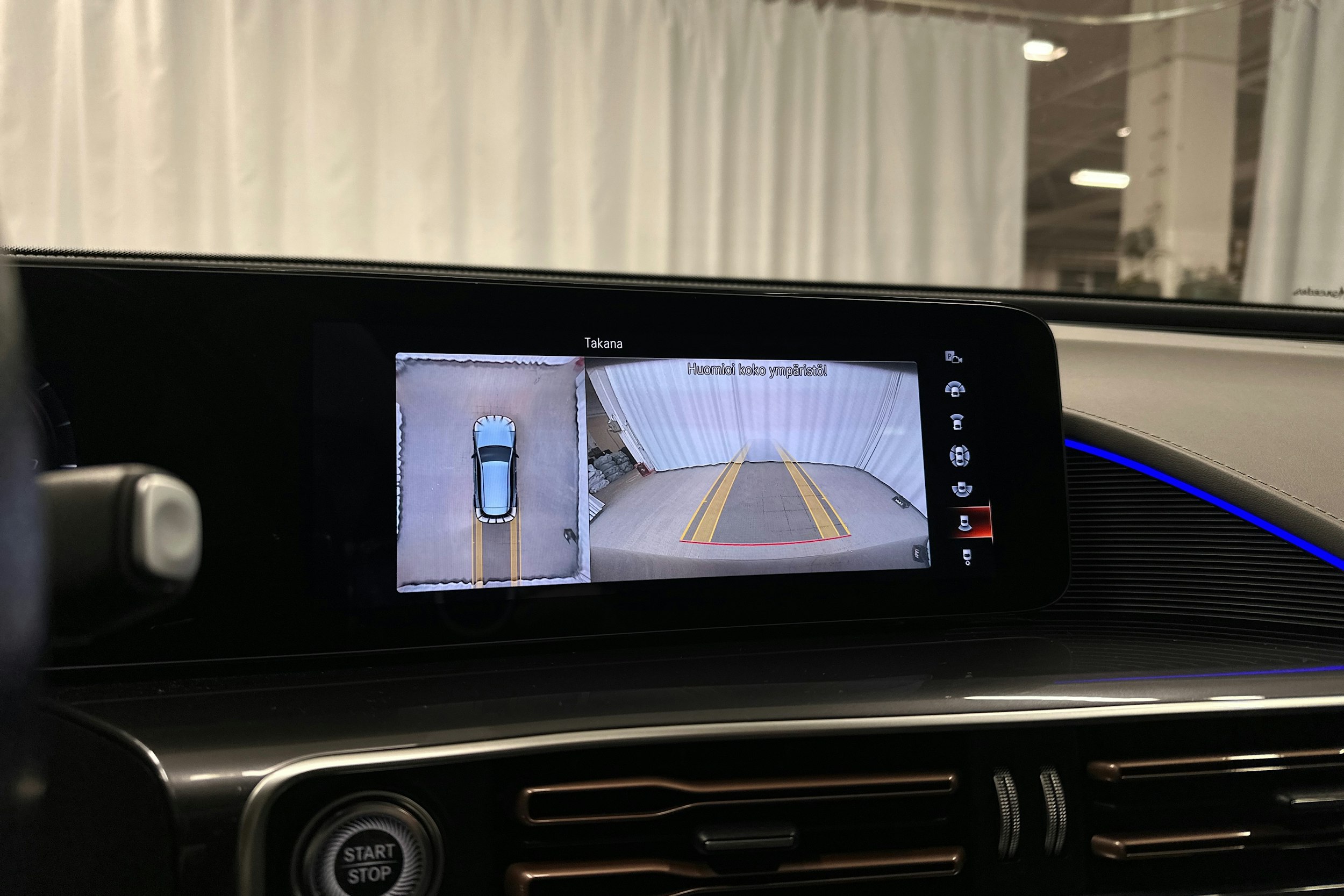 met. sininen Mercedes-Benz EQC 2021 kuva 18.