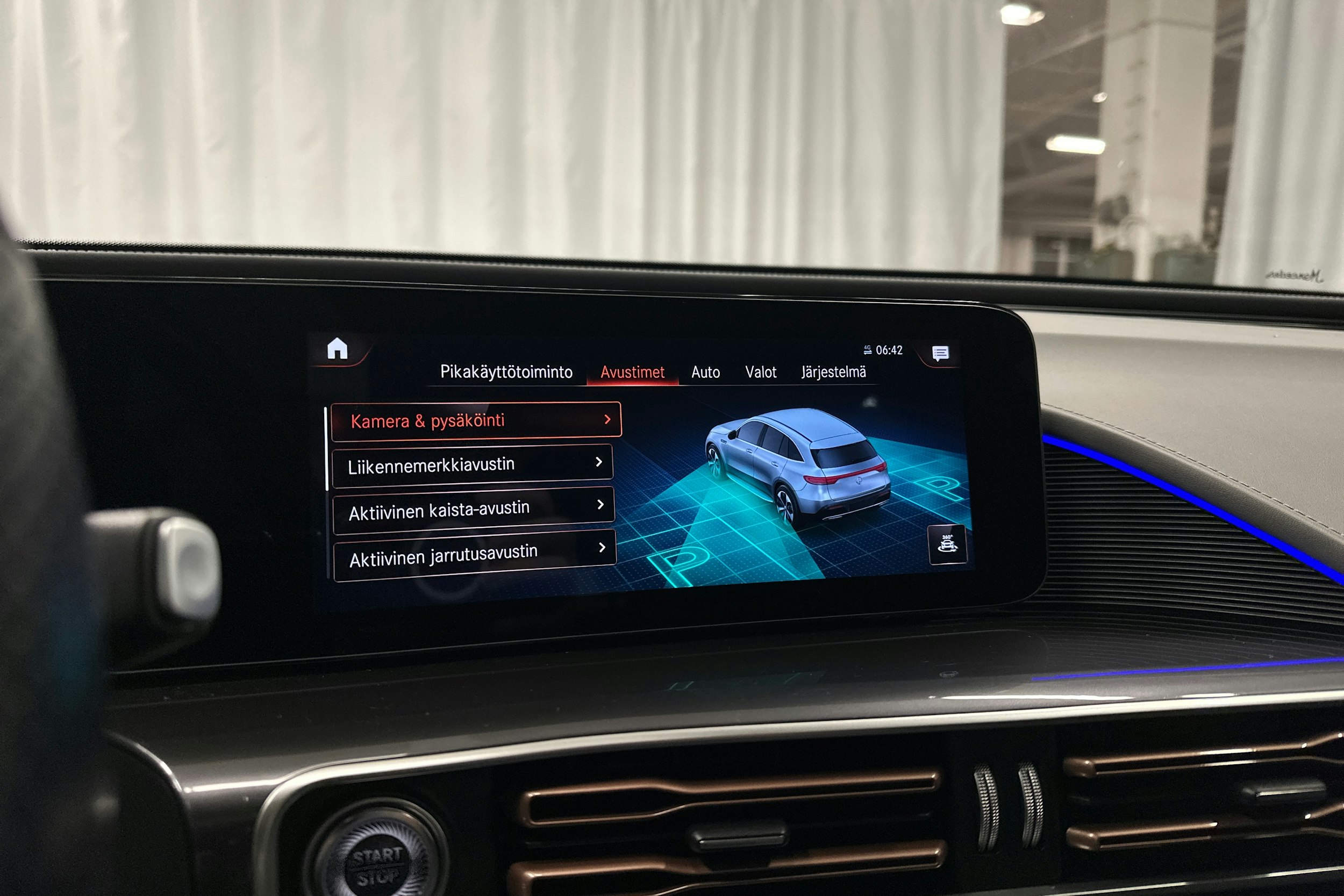 met. sininen Mercedes-Benz EQC 2021 kuva 22.