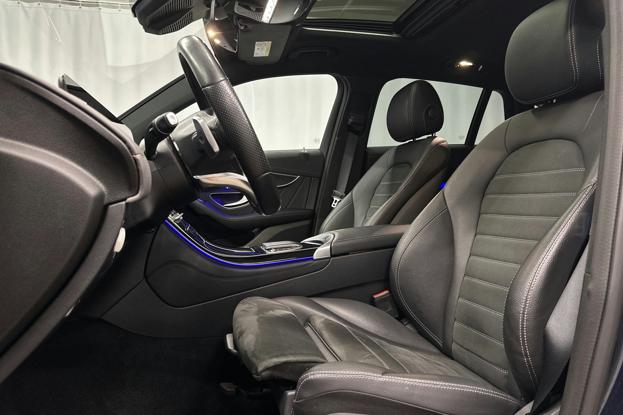 met. sininen Mercedes-Benz EQC 2021 kuva 27.