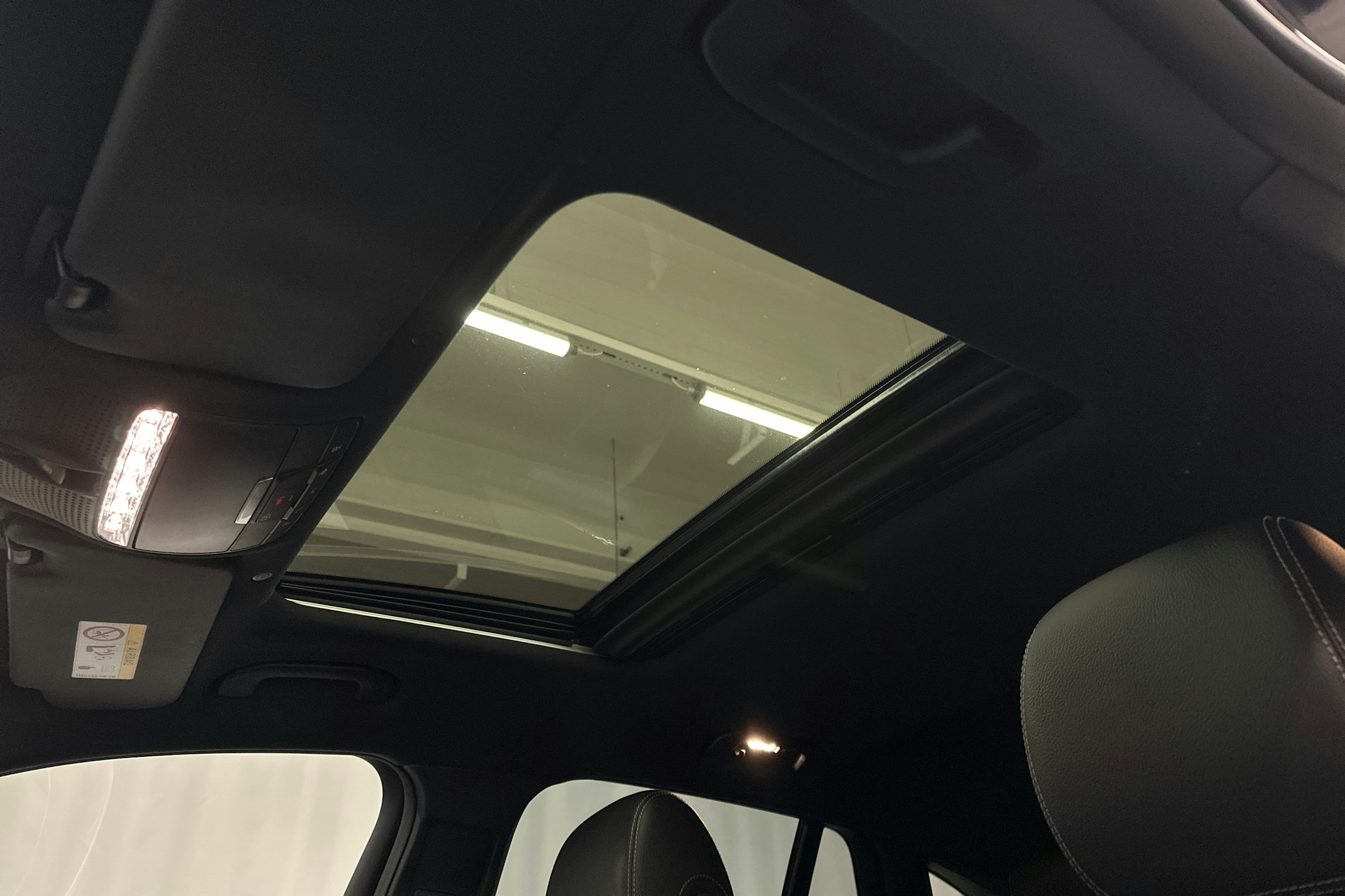 met. sininen Mercedes-Benz EQC 2021 kuva 28.