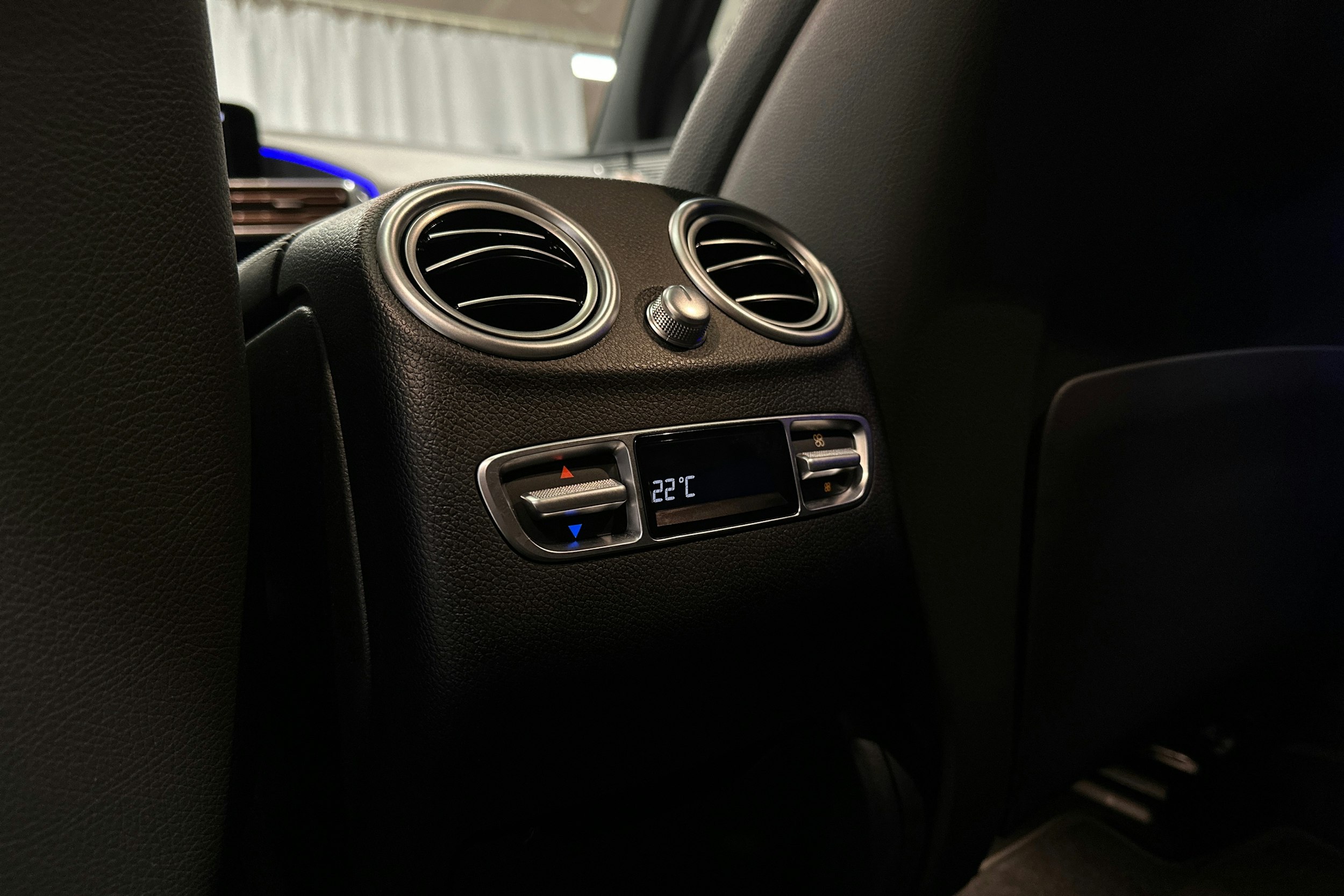 met. sininen Mercedes-Benz EQC 2021 kuva 29.