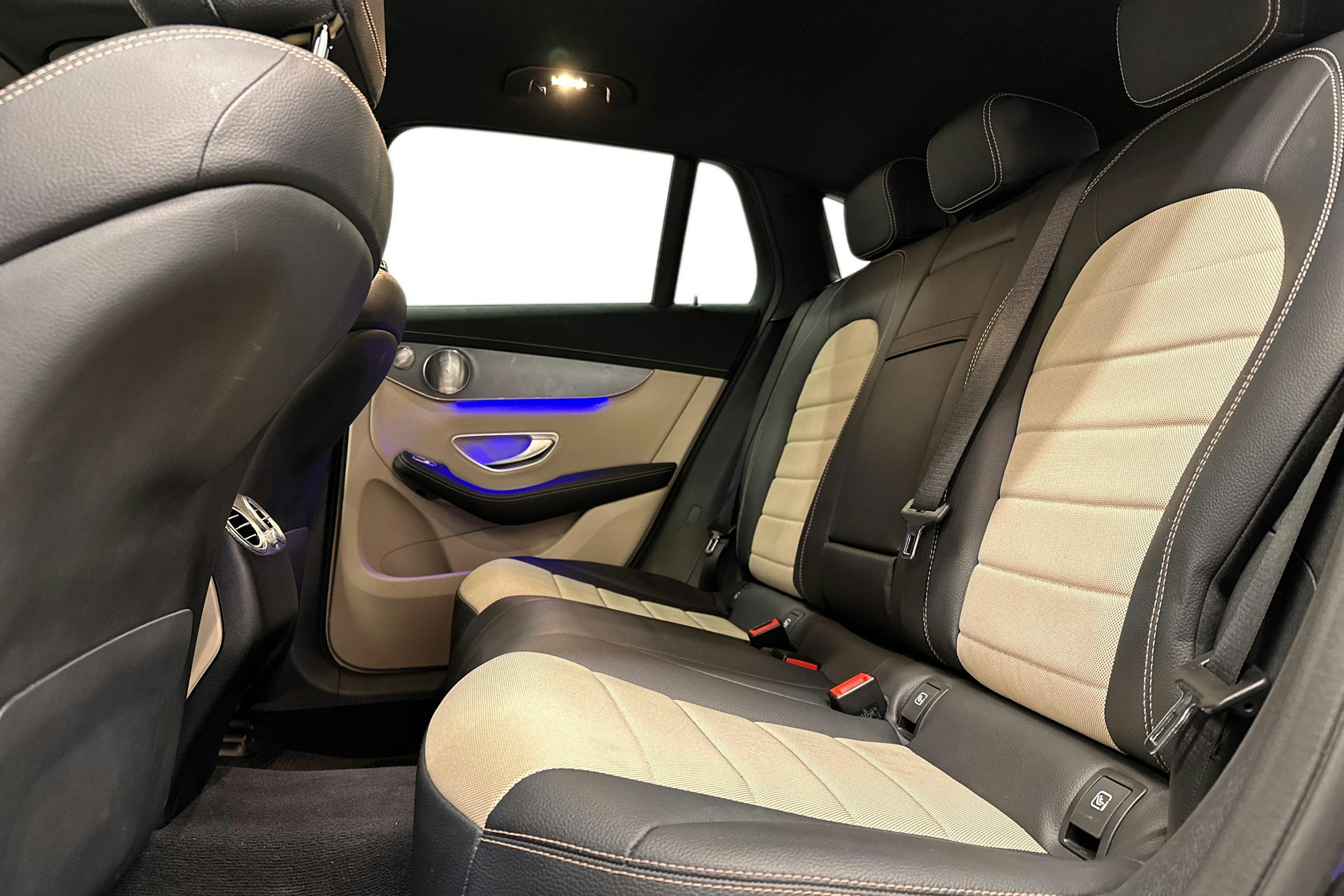 harmaa Mercedes-Benz EQC 2021 kuva 10.