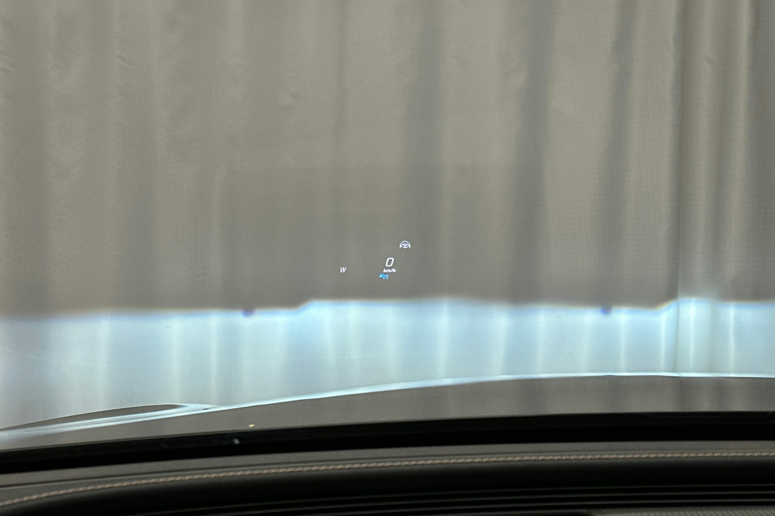 harmaa Mercedes-Benz EQC 2021 kuva 17.