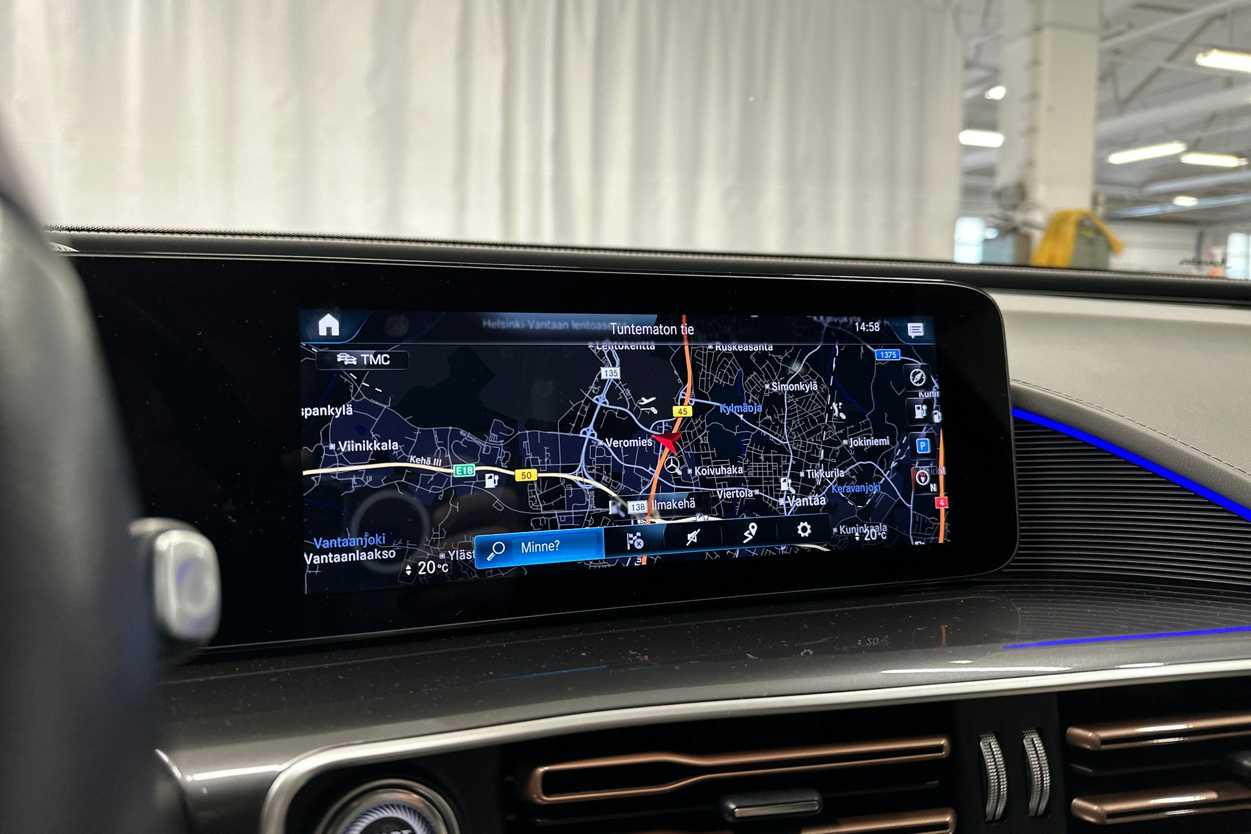harmaa Mercedes-Benz EQC 2021 kuva 18.