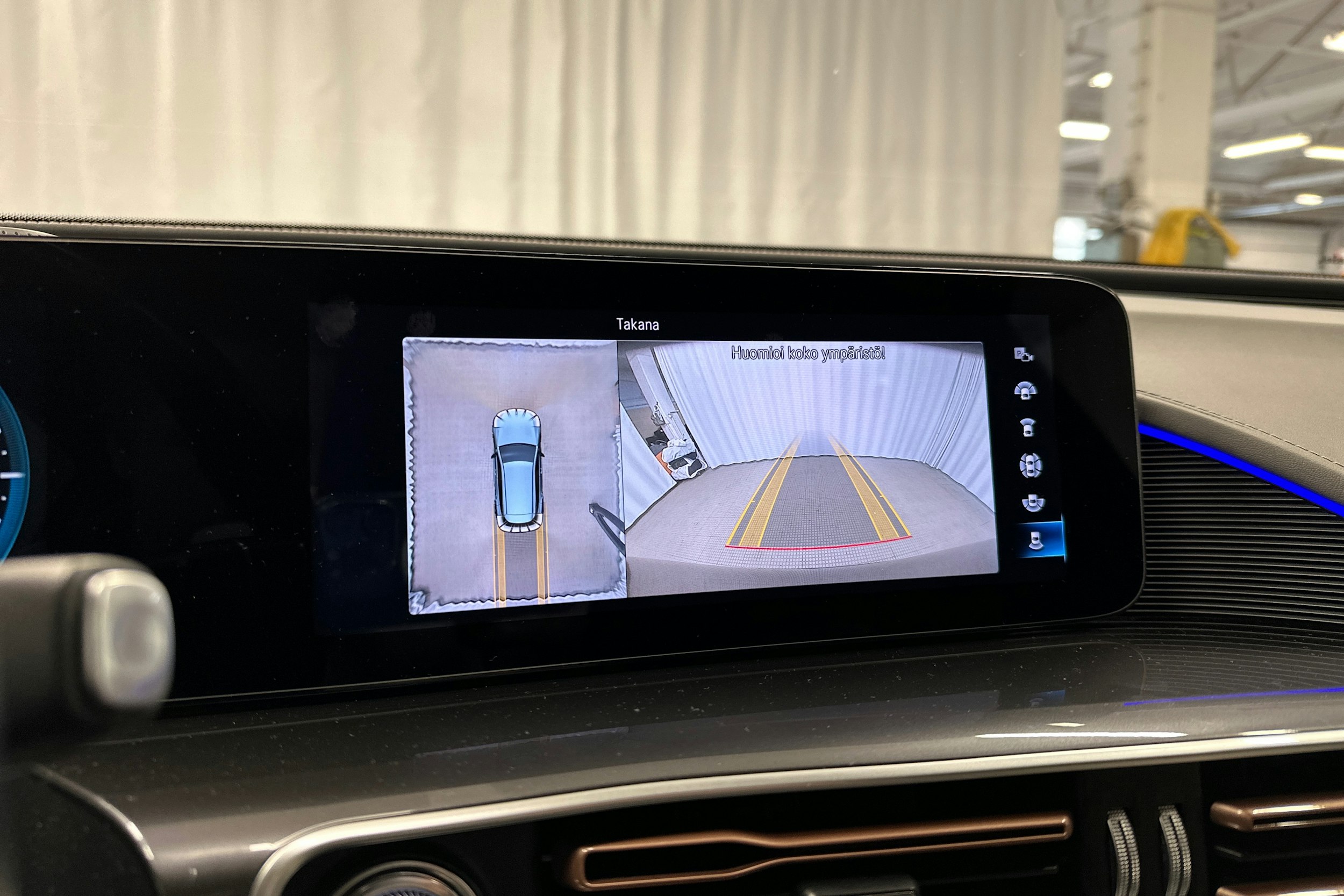 harmaa Mercedes-Benz EQC 2021 kuva 19.
