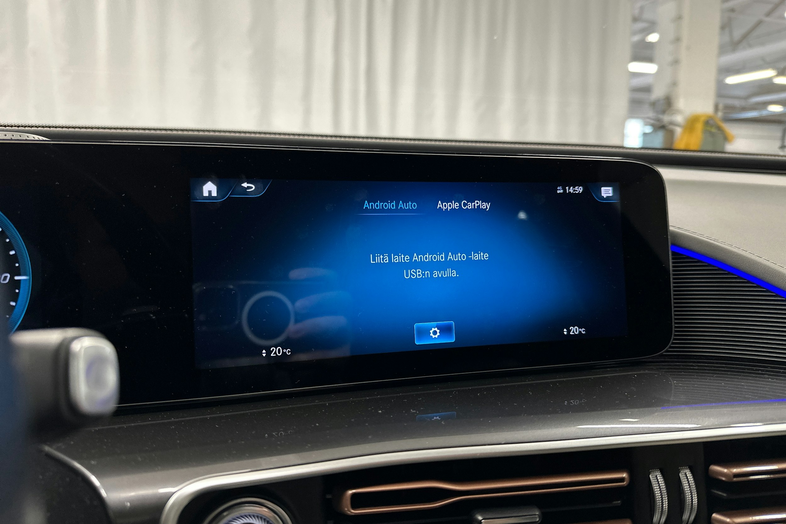 harmaa Mercedes-Benz EQC 2021 kuva 24.