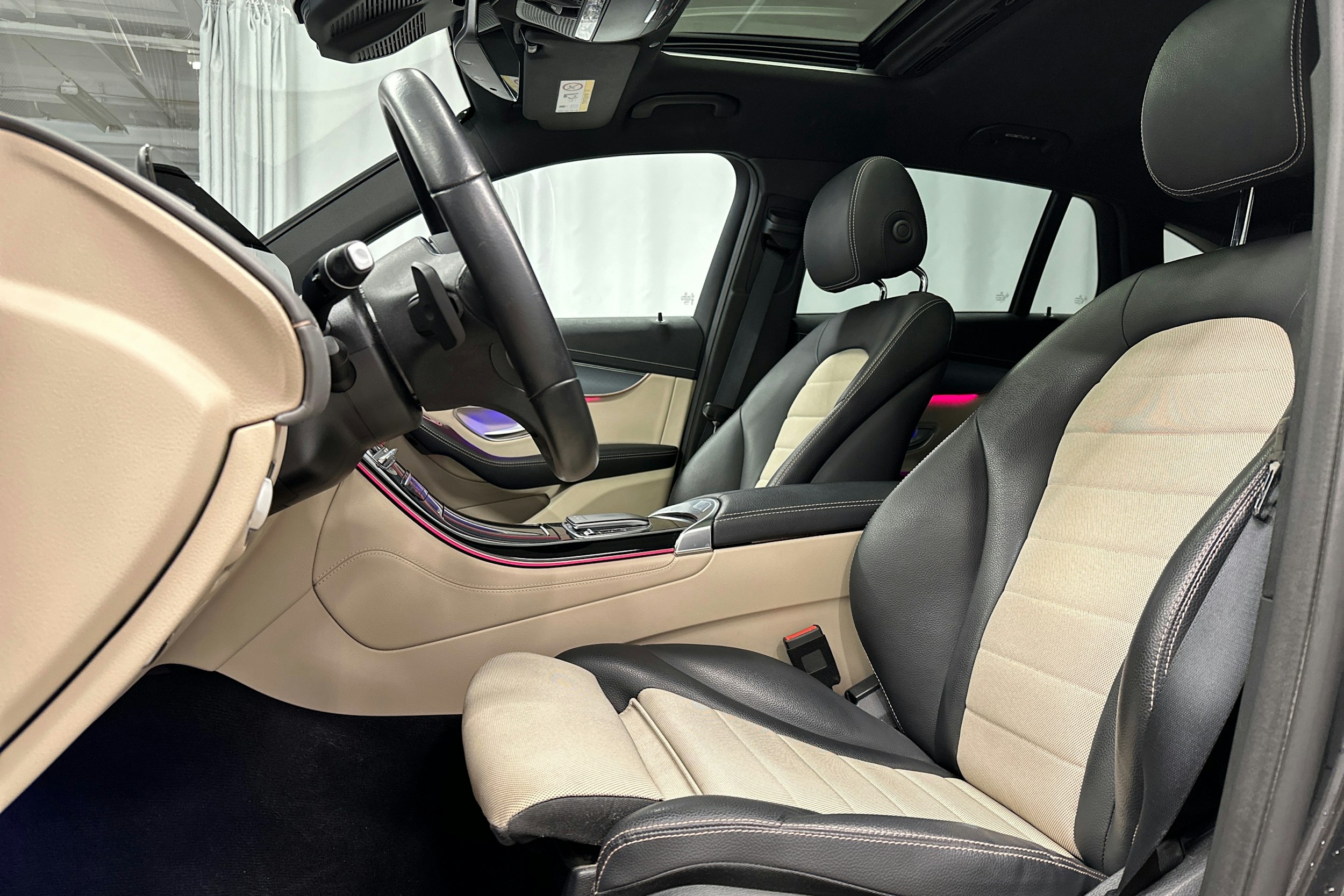 harmaa Mercedes-Benz EQC 2021 kuva 32.