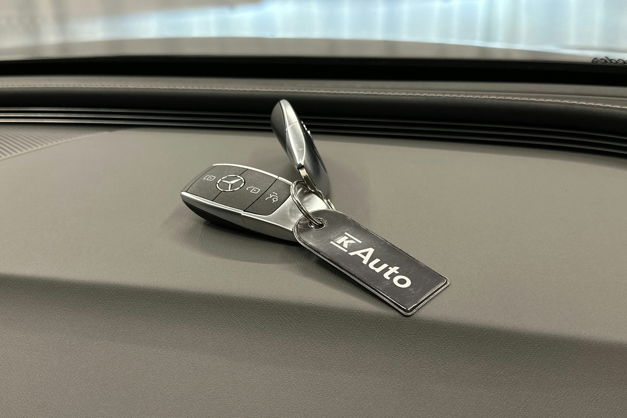 harmaa Mercedes-Benz EQC 2021 kuva 37.