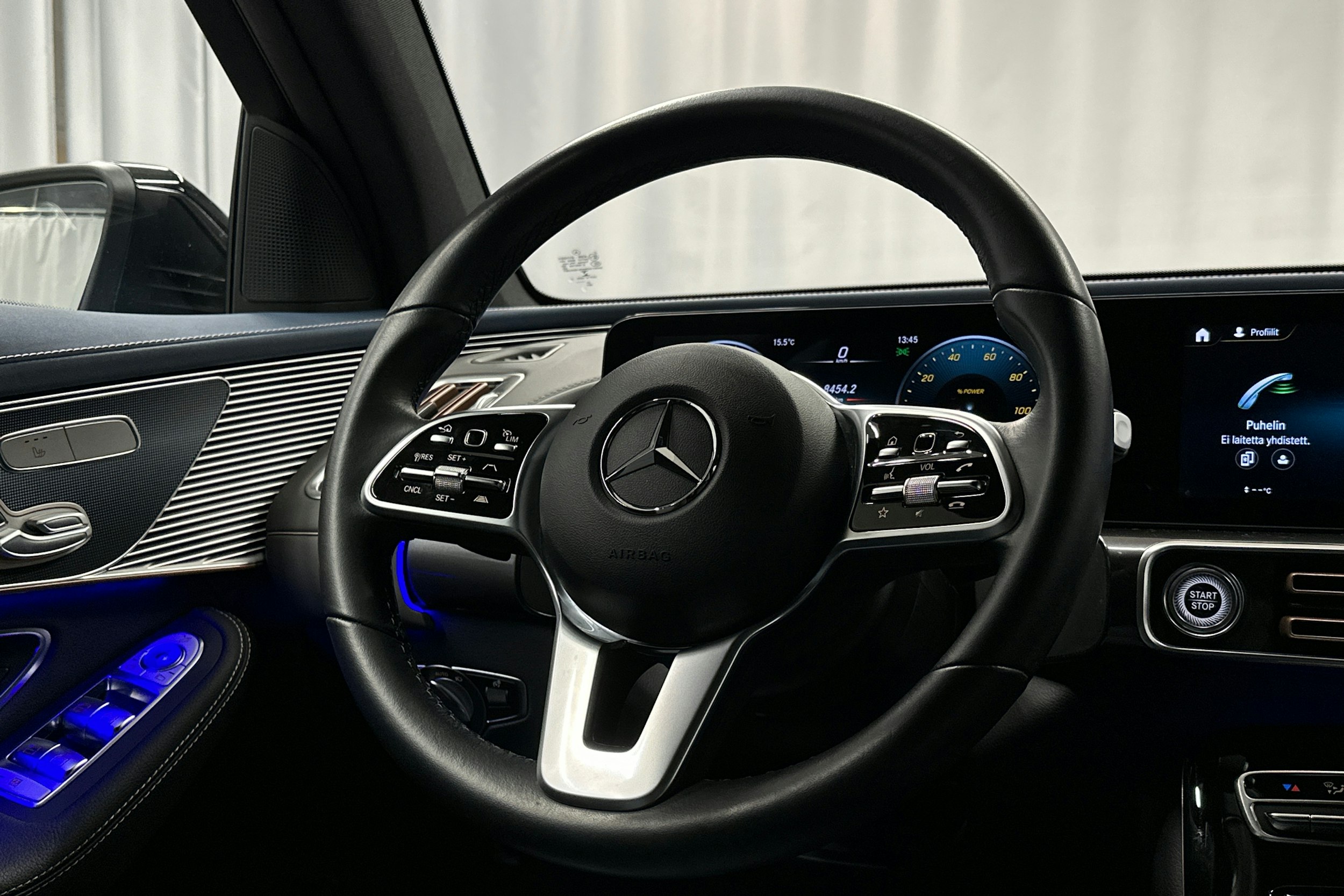 musta Mercedes-Benz EQC 2021 kuva 16.