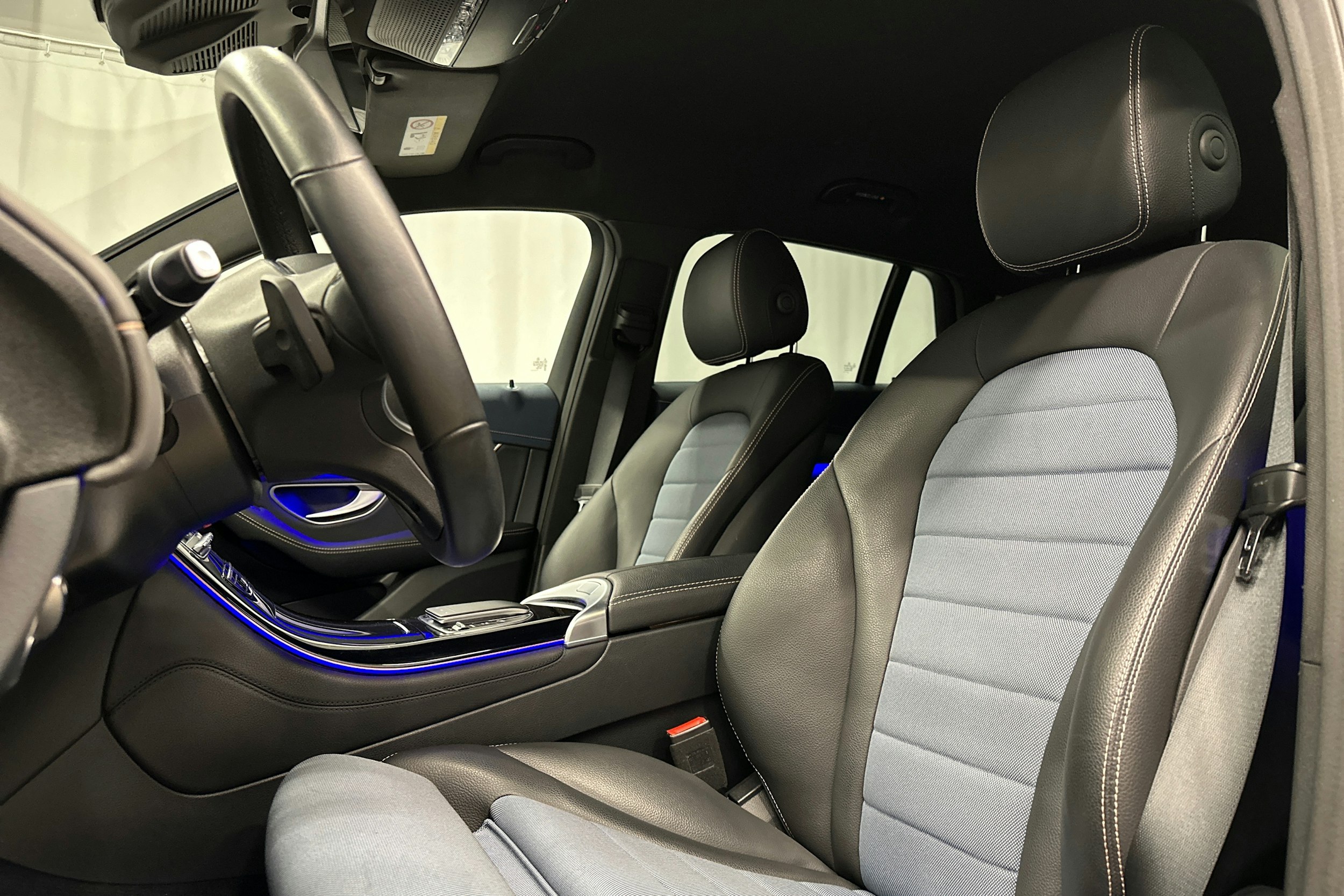 musta Mercedes-Benz EQC 2021 kuva 17.