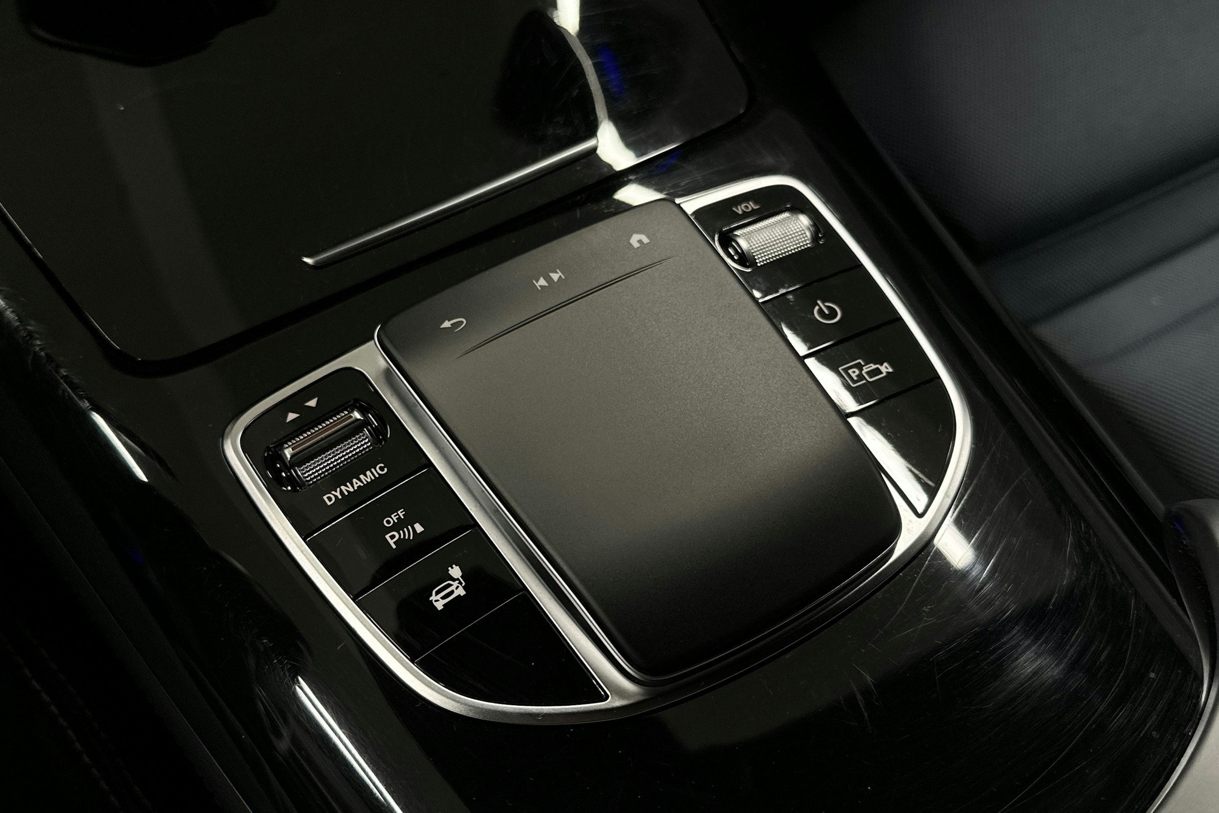 musta Mercedes-Benz EQC 2021 kuva 32.